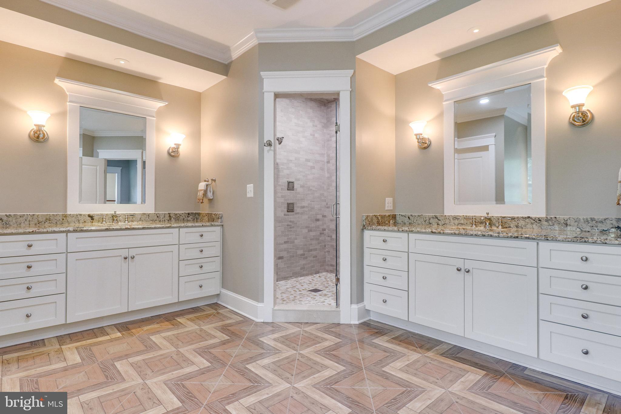 VIENNA WOODS - Residential