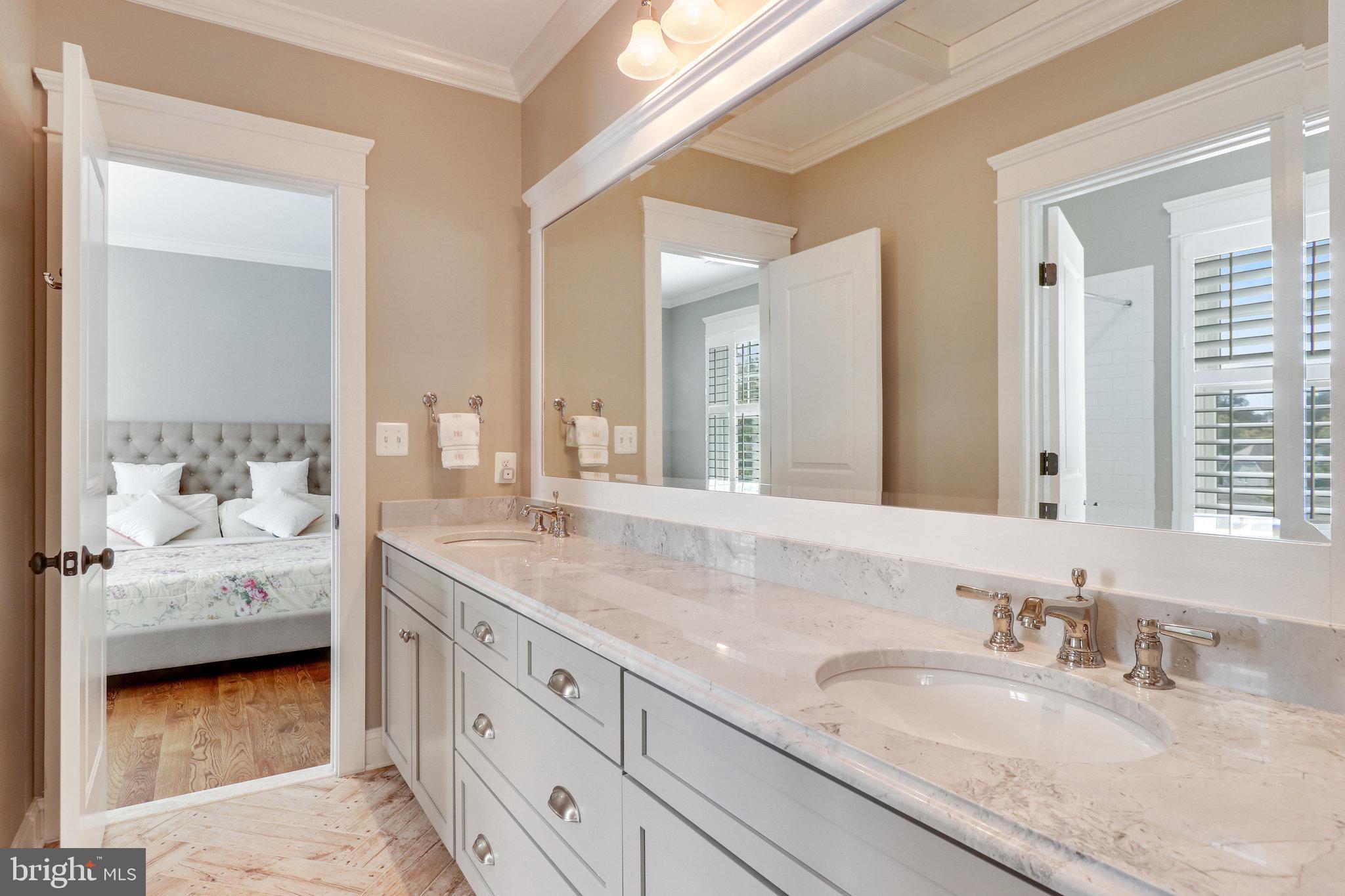 VIENNA WOODS - Residential