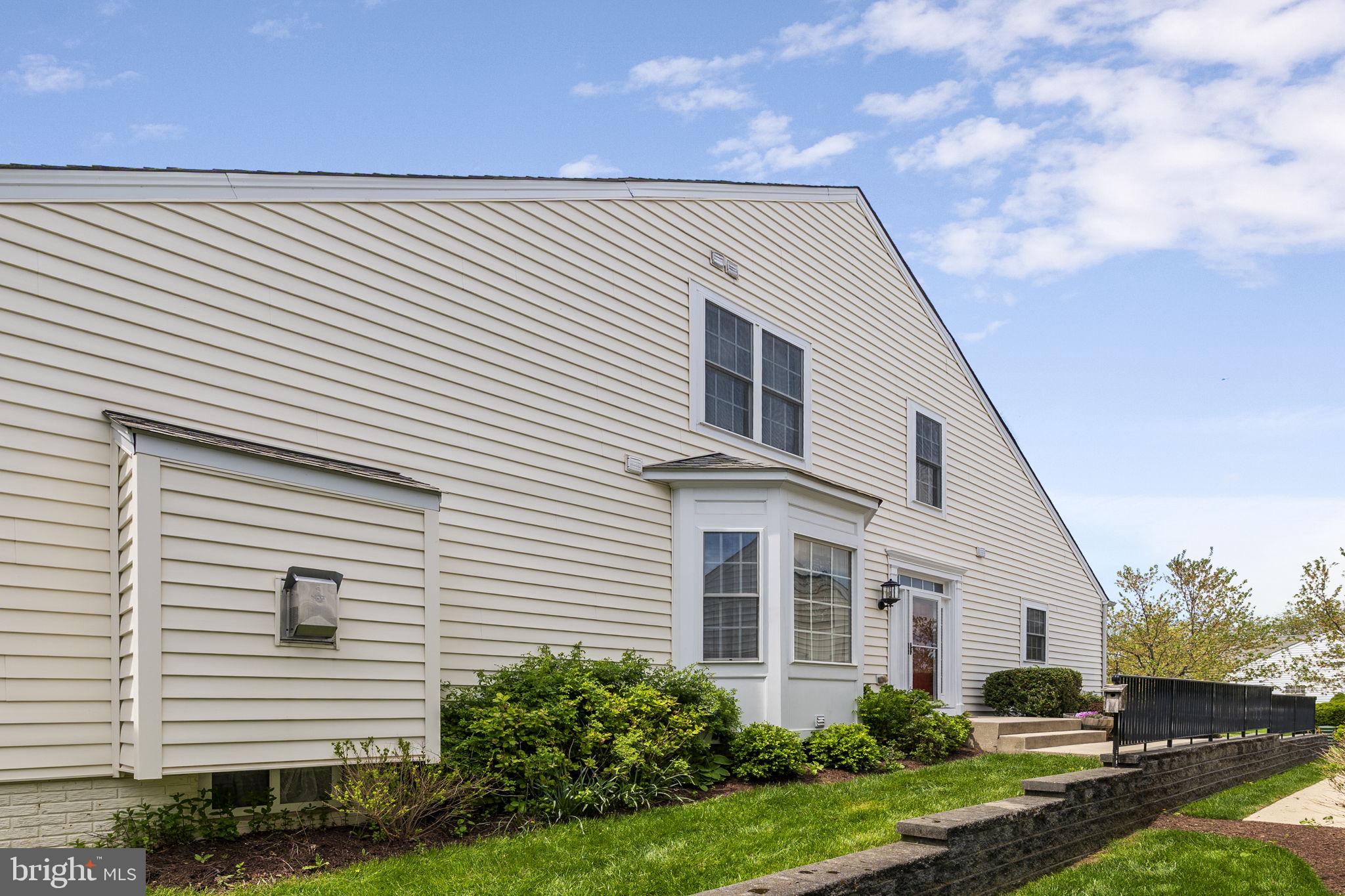 HEARTHSTONE AT VILLAGE CREST CONDOMINIUMS - Residential