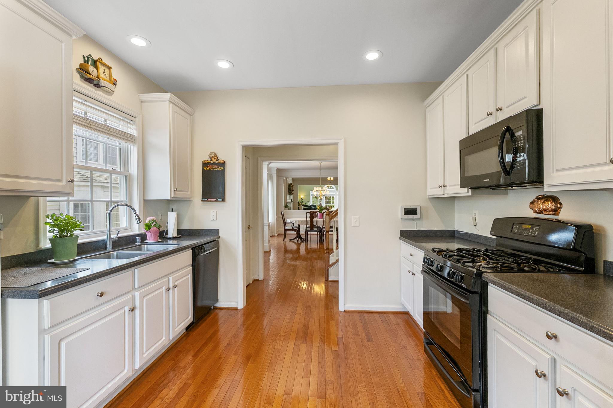 HEARTHSTONE AT VILLAGE CREST CONDOMINIUMS - Residential