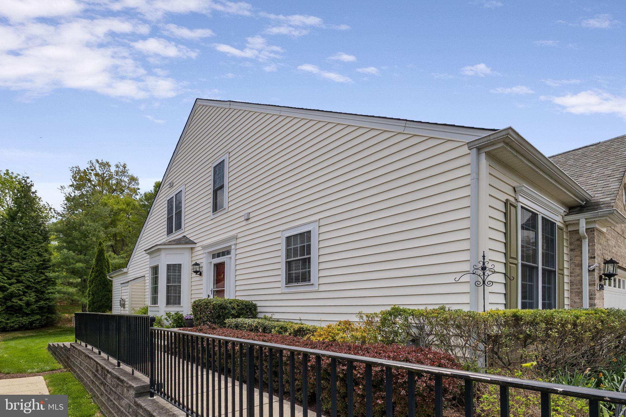 HEARTHSTONE AT VILLAGE CREST CONDOMINIUMS - Residential