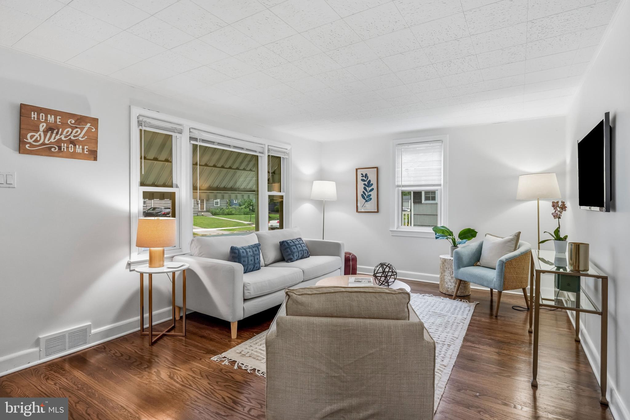 6 WHITMAN AVENUE