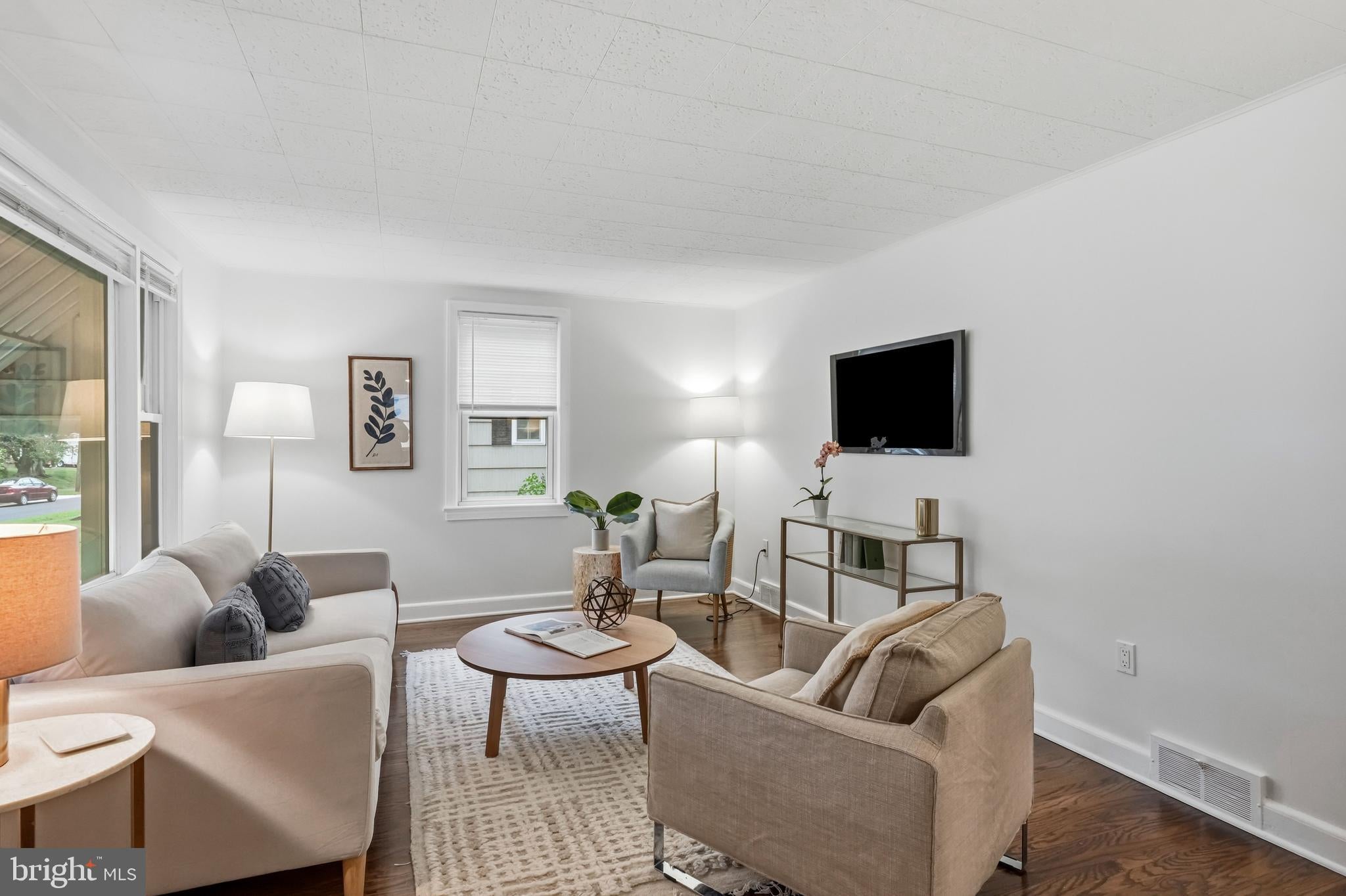 6 WHITMAN AVENUE