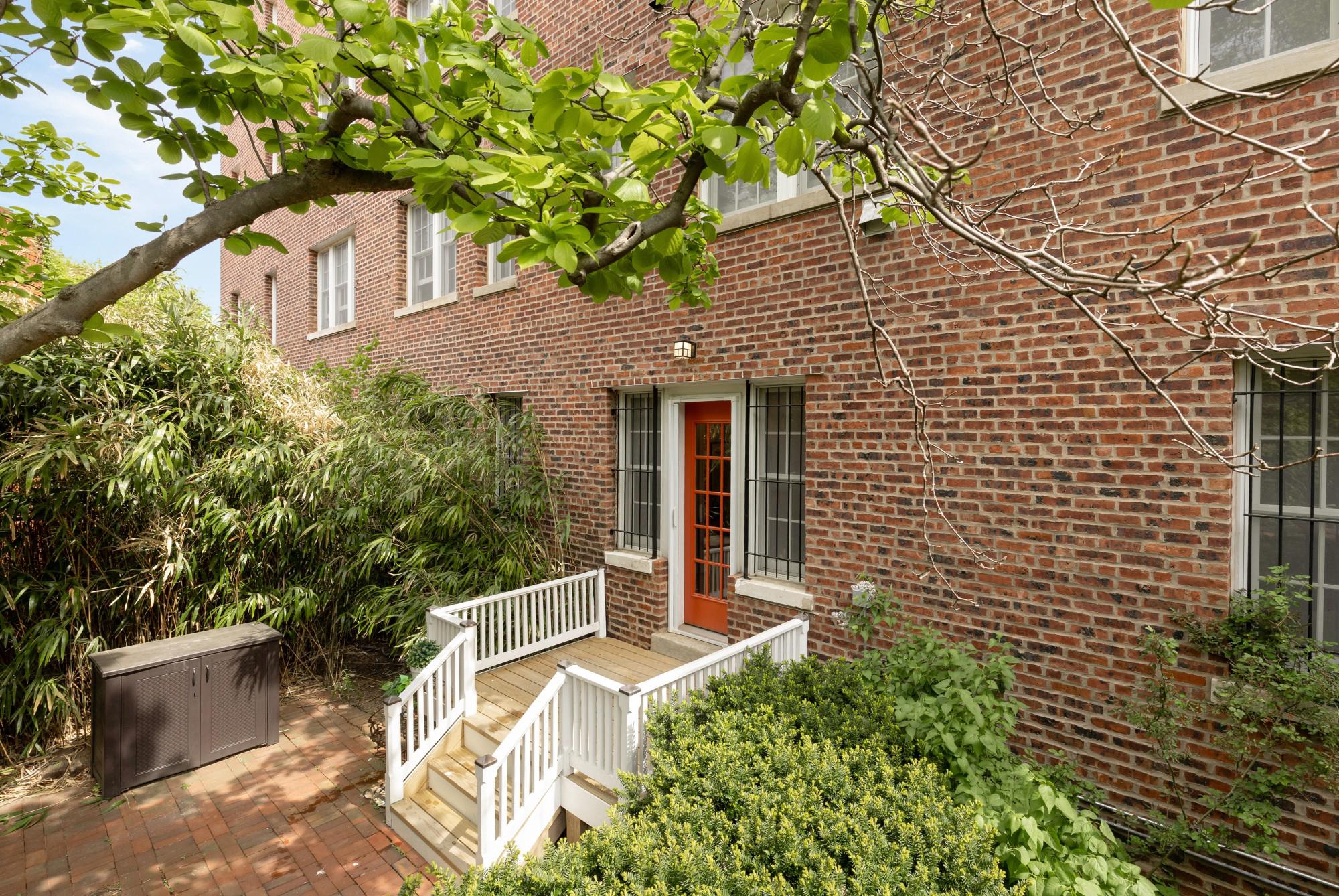 1661 CRESCENT PLACE NW 102W