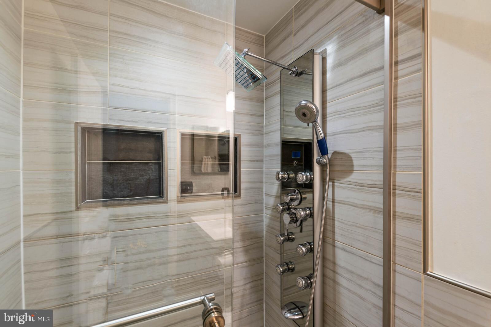 OLD GABLE SQUARE - Residential