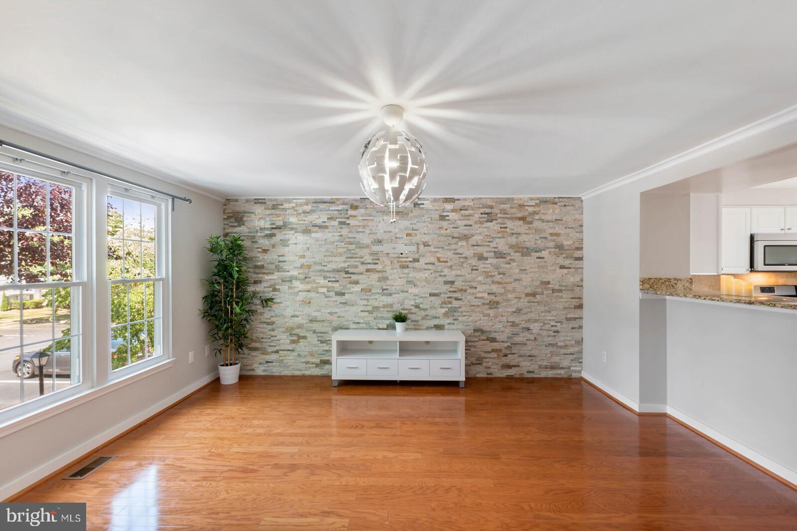 OLD GABLE SQUARE - Residential