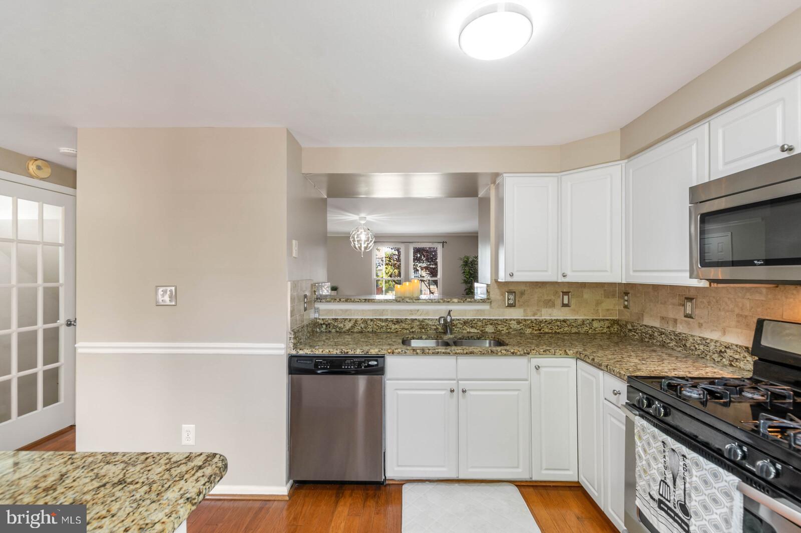 OLD GABLE SQUARE - Residential