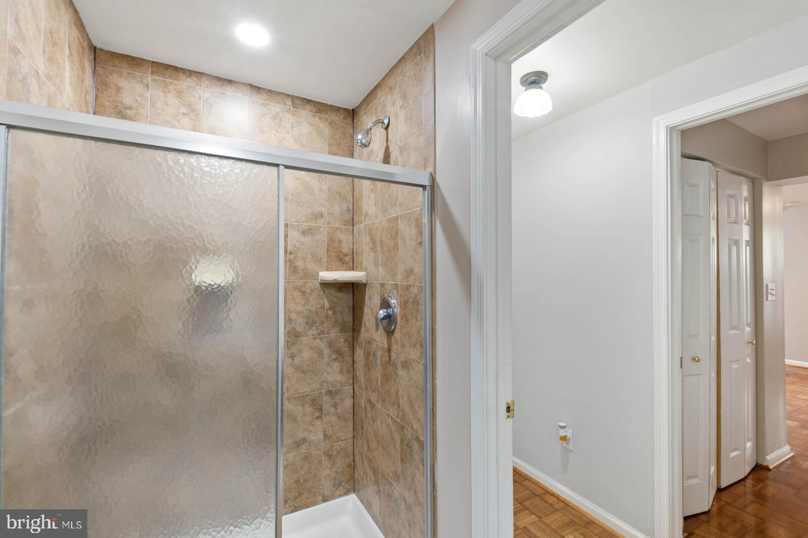 OLD GABLE SQUARE - Residential