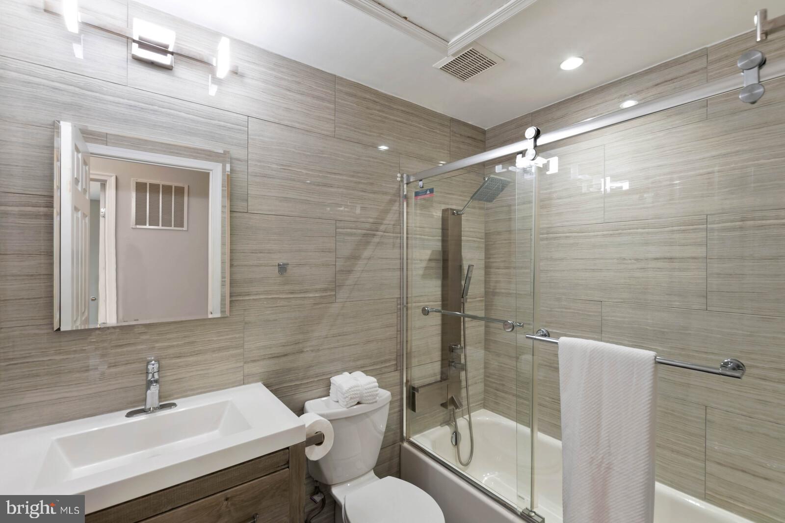 OLD GABLE SQUARE - Residential