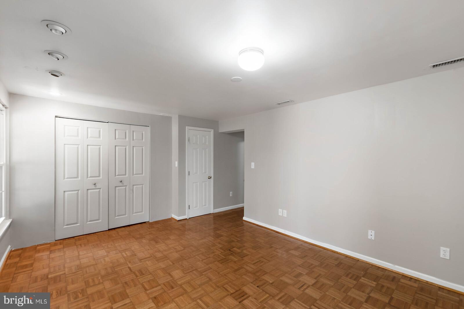 OLD GABLE SQUARE - Residential