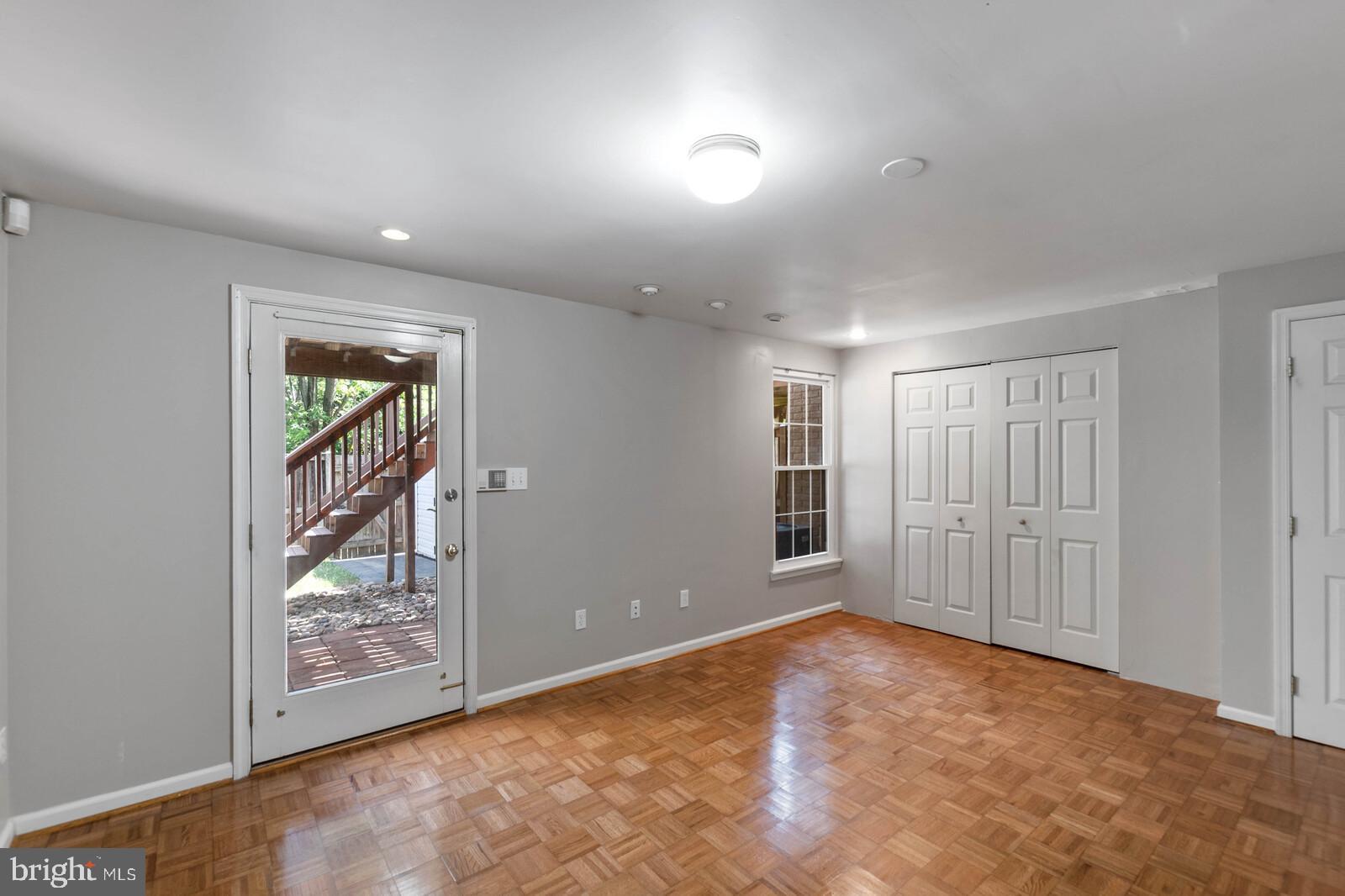 OLD GABLE SQUARE - Residential