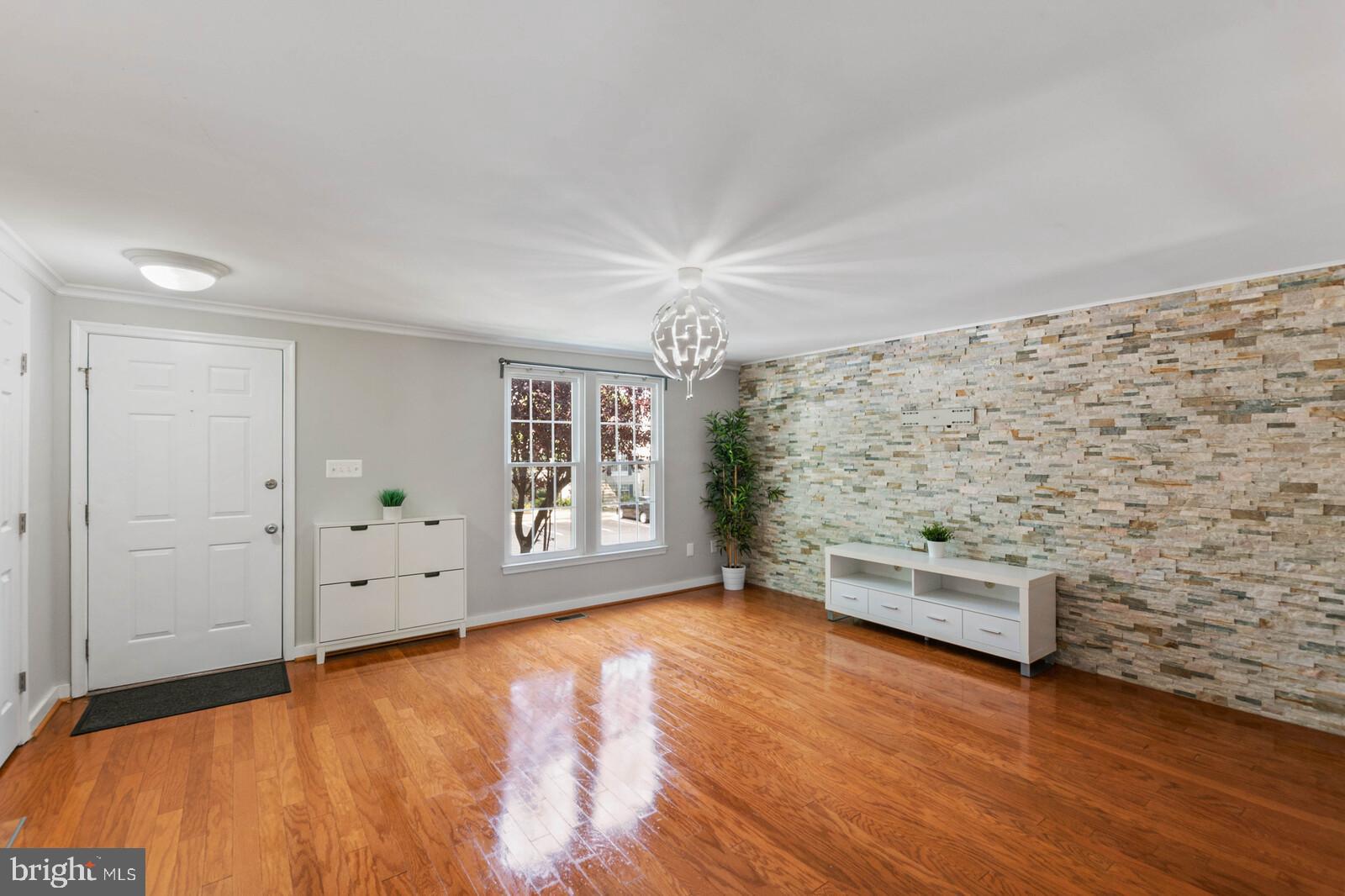 OLD GABLE SQUARE - Residential