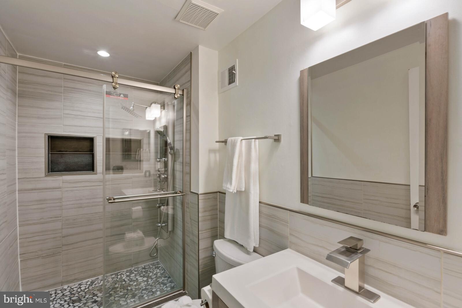 OLD GABLE SQUARE - Residential