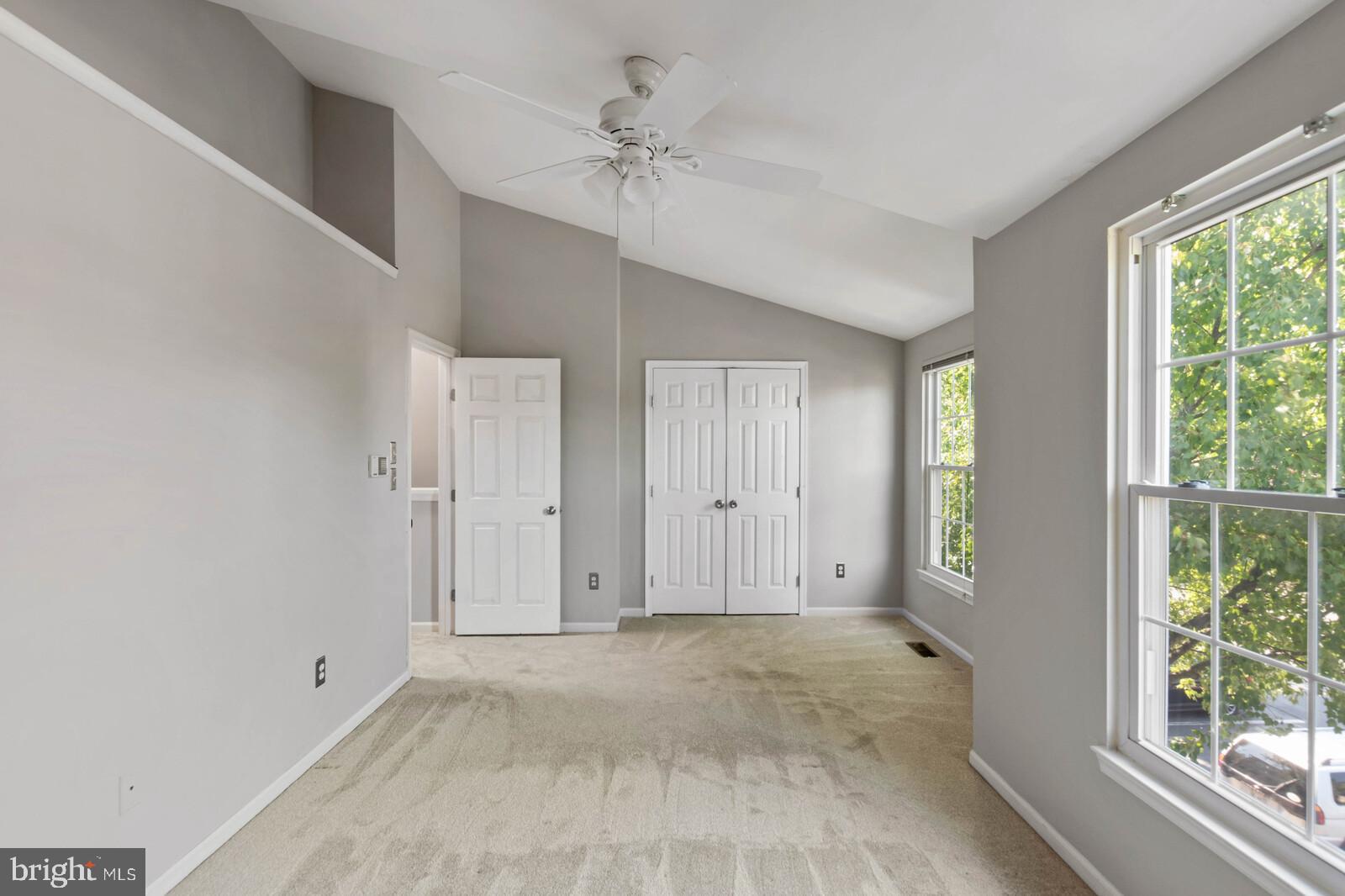 OLD GABLE SQUARE - Residential