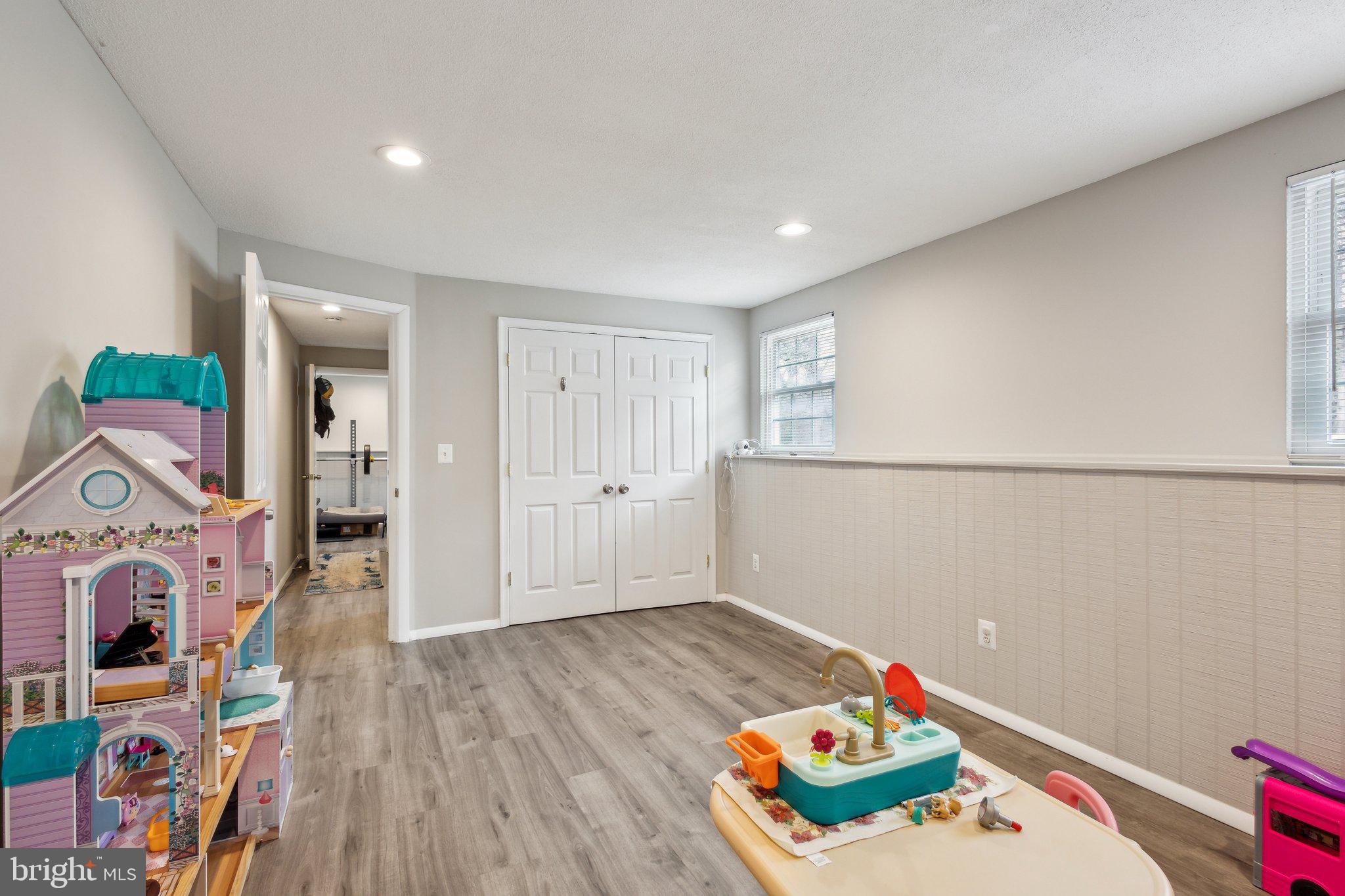 NEWINGTON FOREST - Residential