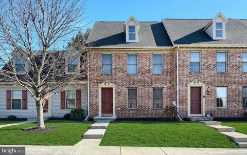 152 CROWN POINTE DRIVE YORK PA 17402