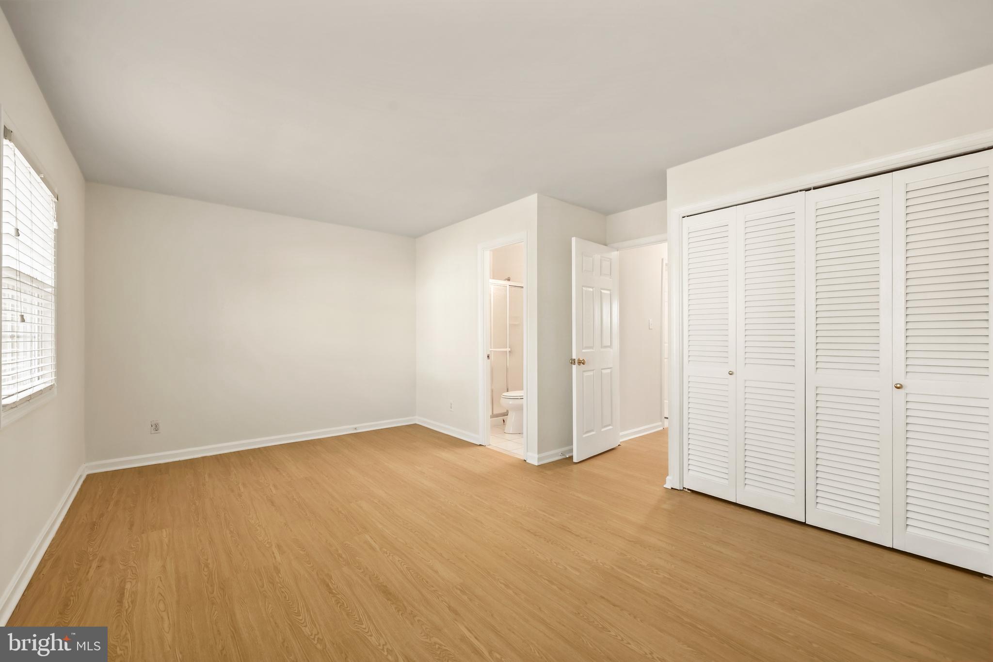 LONDON TOWNE - Residential