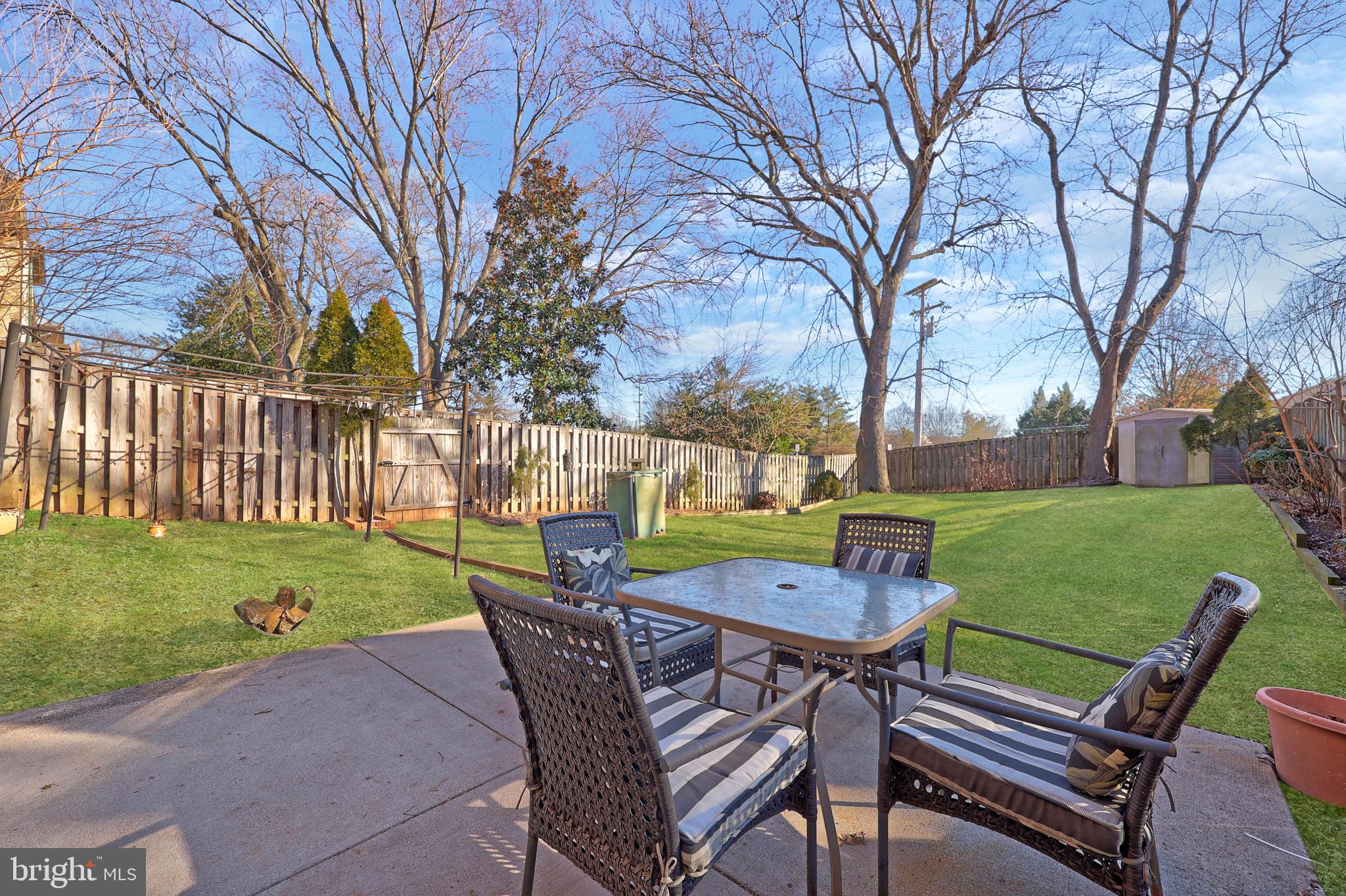 LONDON TOWNE - Residential