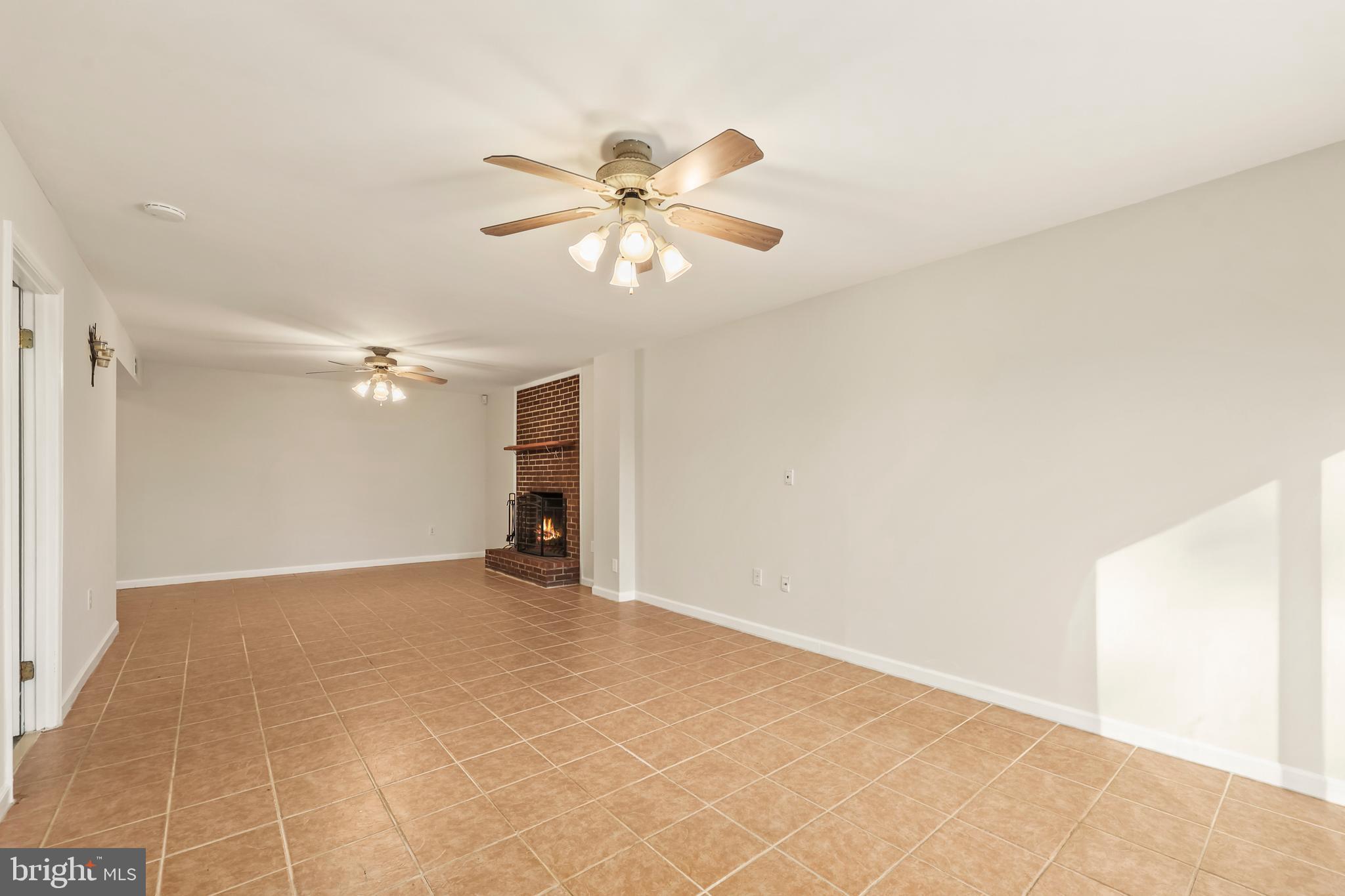 LONDON TOWNE - Residential