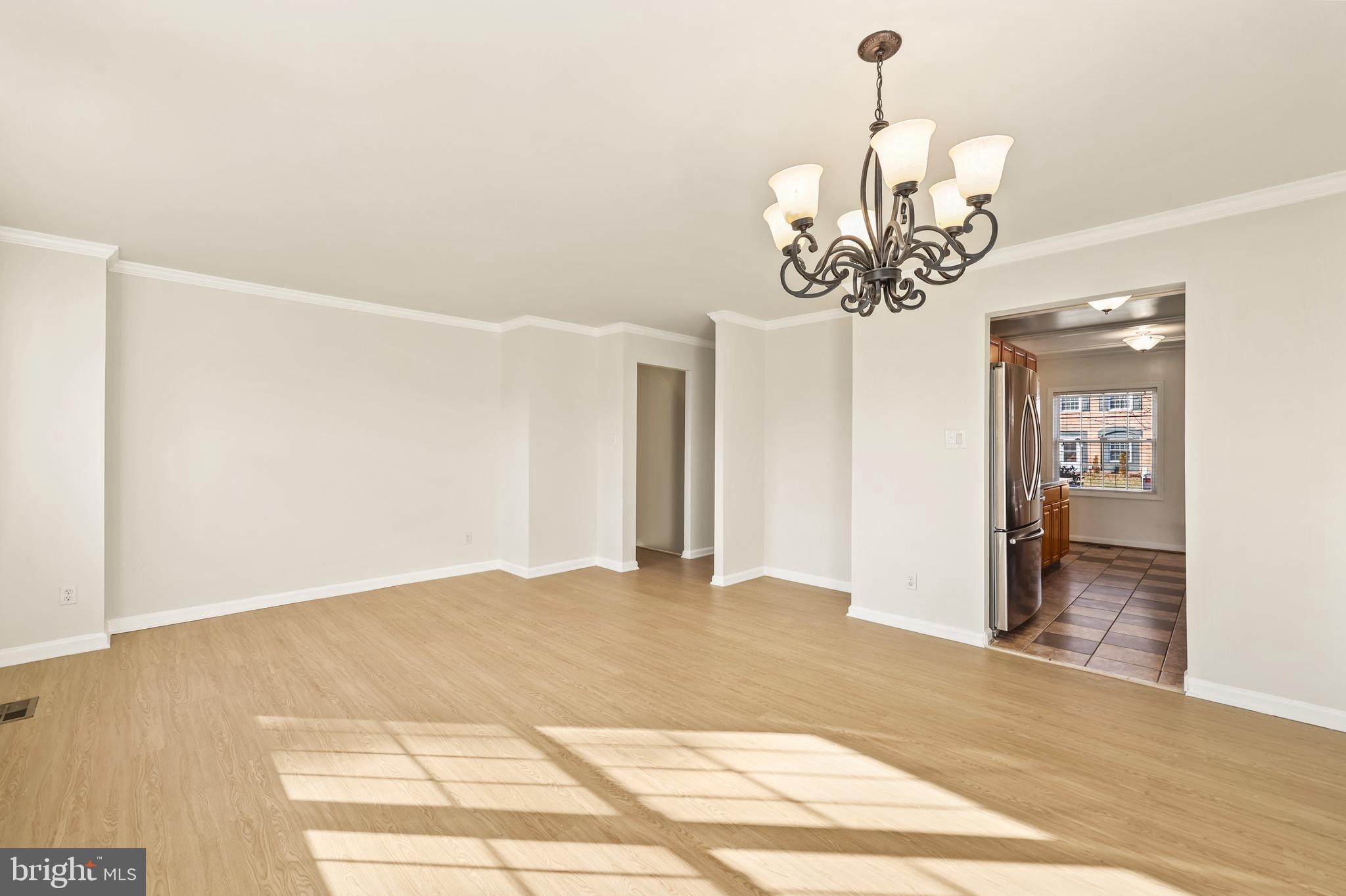 LONDON TOWNE - Residential