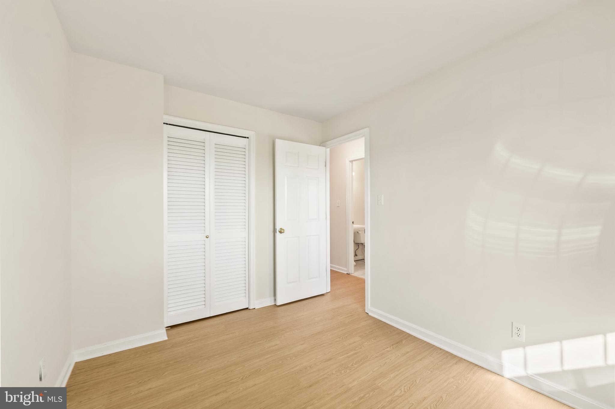 LONDON TOWNE - Residential