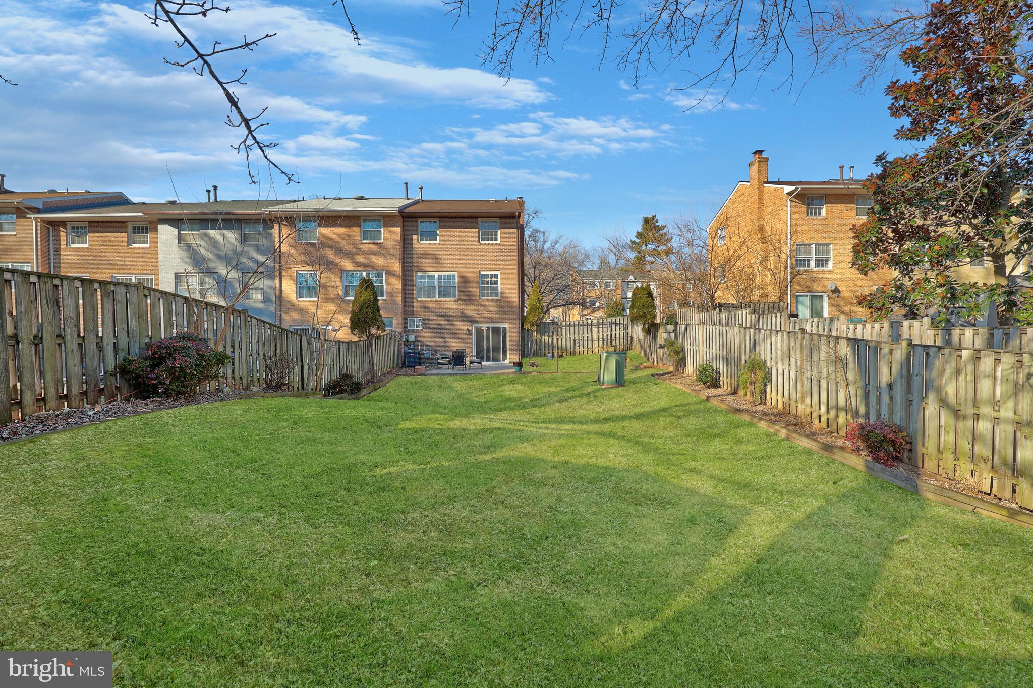 LONDON TOWNE - Residential