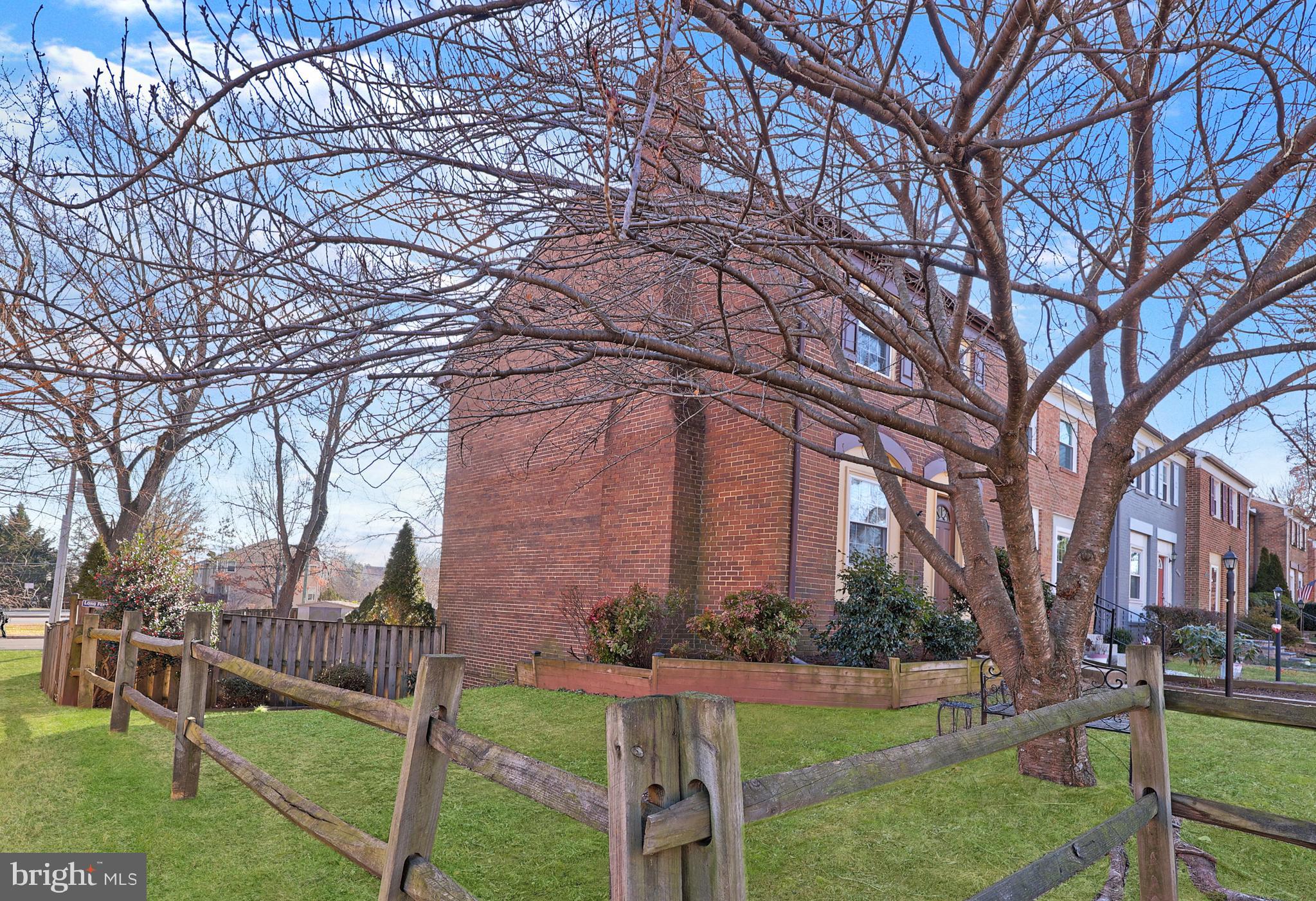 LONDON TOWNE - Residential