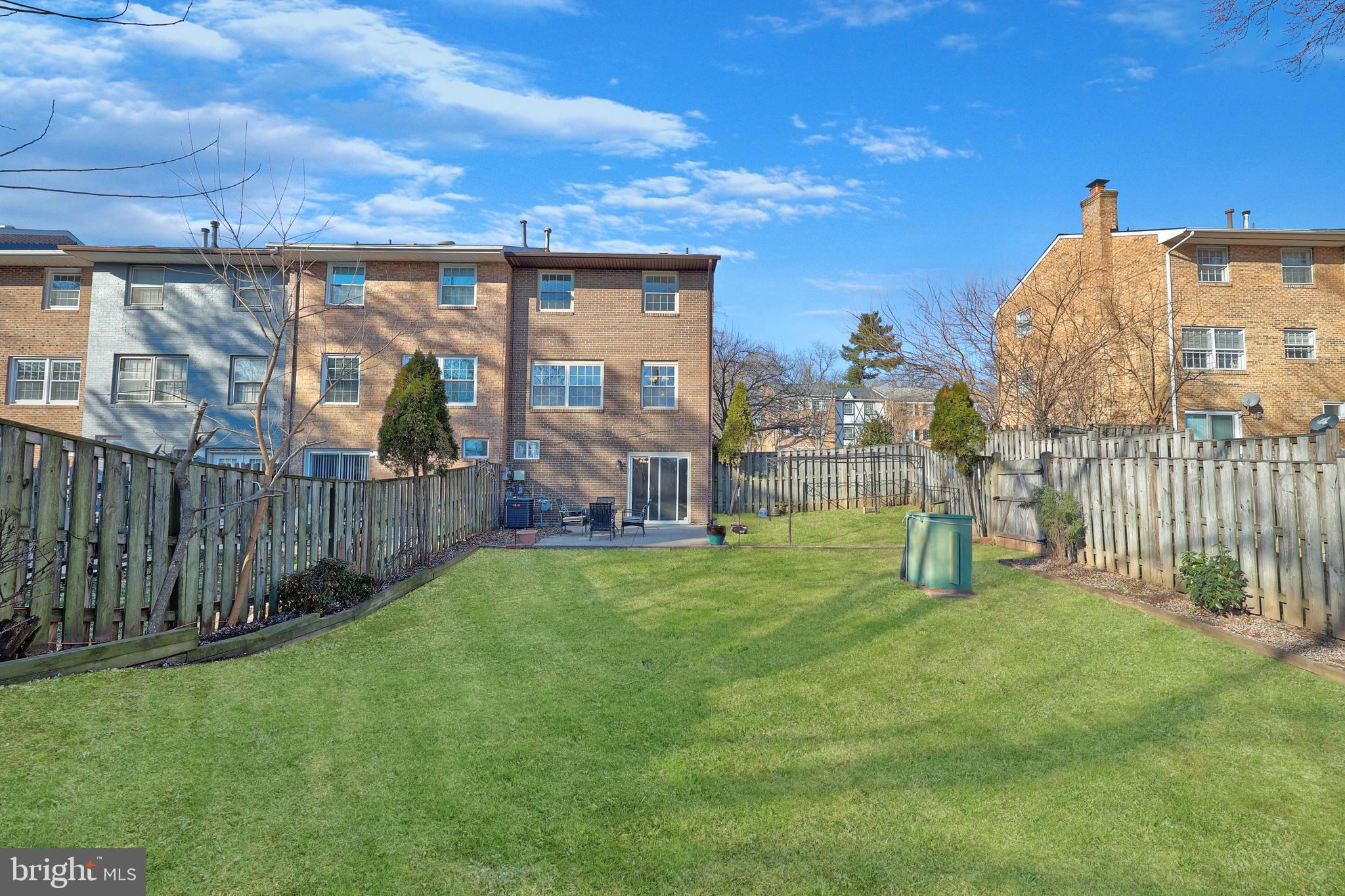 LONDON TOWNE - Residential