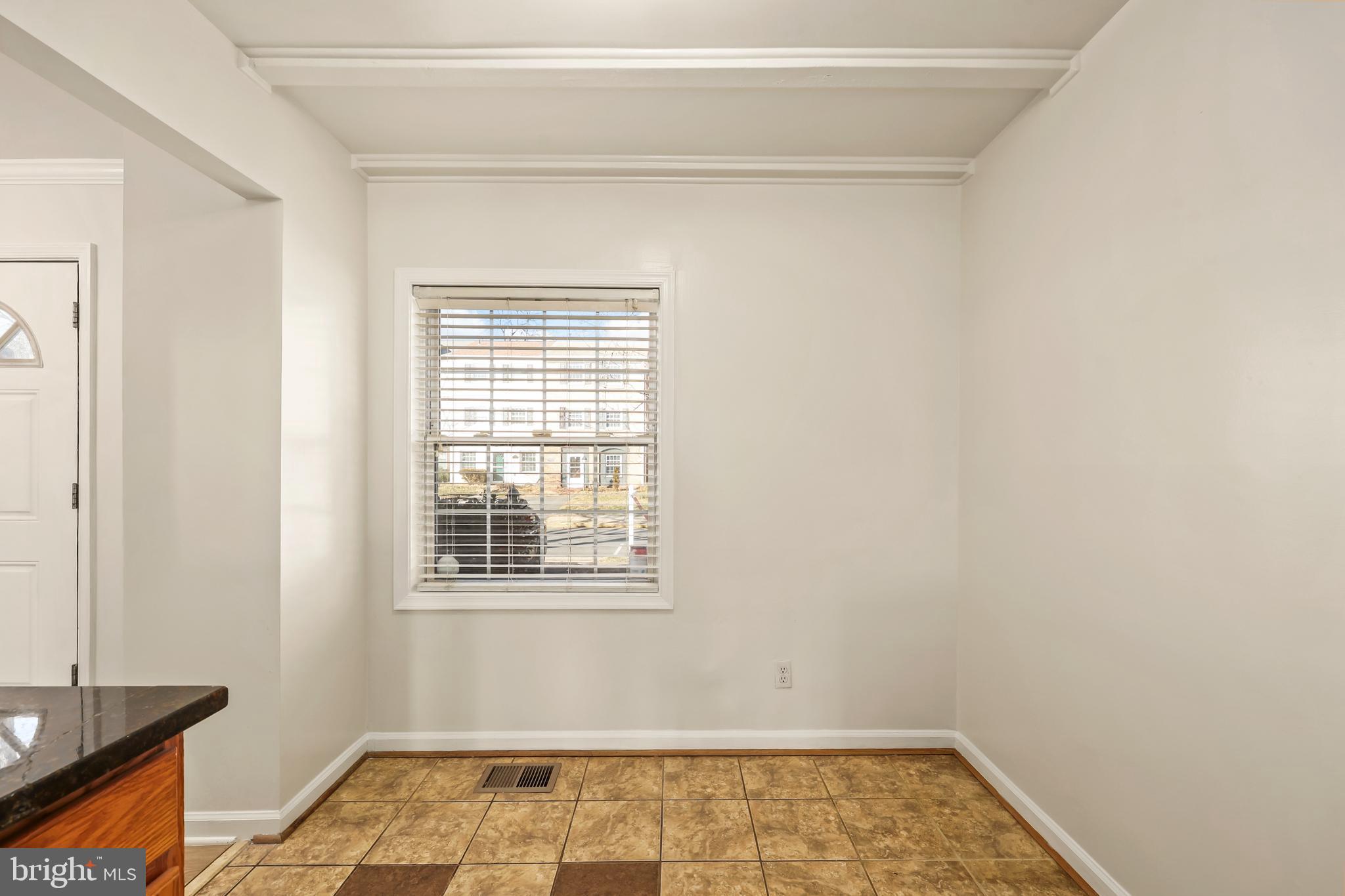 LONDON TOWNE - Residential