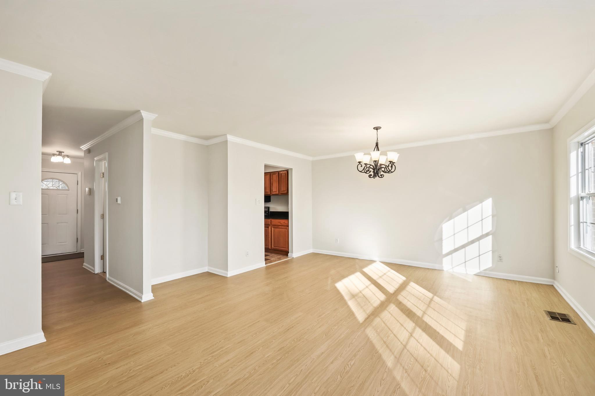 LONDON TOWNE - Residential