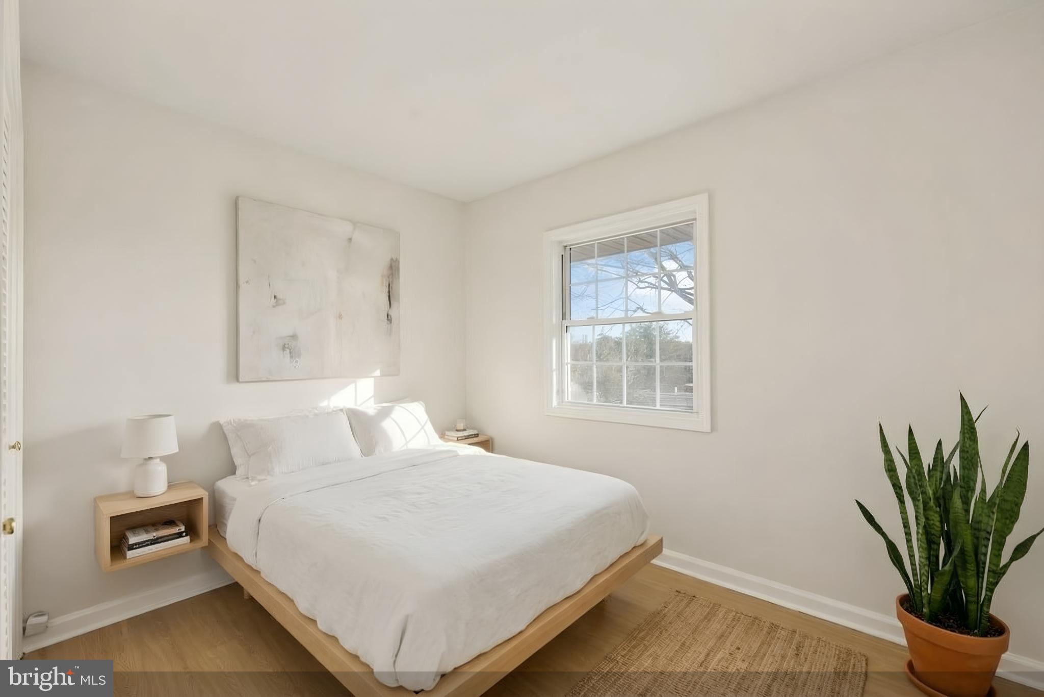 LONDON TOWNE - Residential