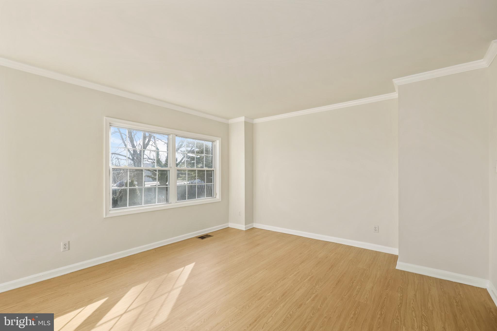 LONDON TOWNE - Residential