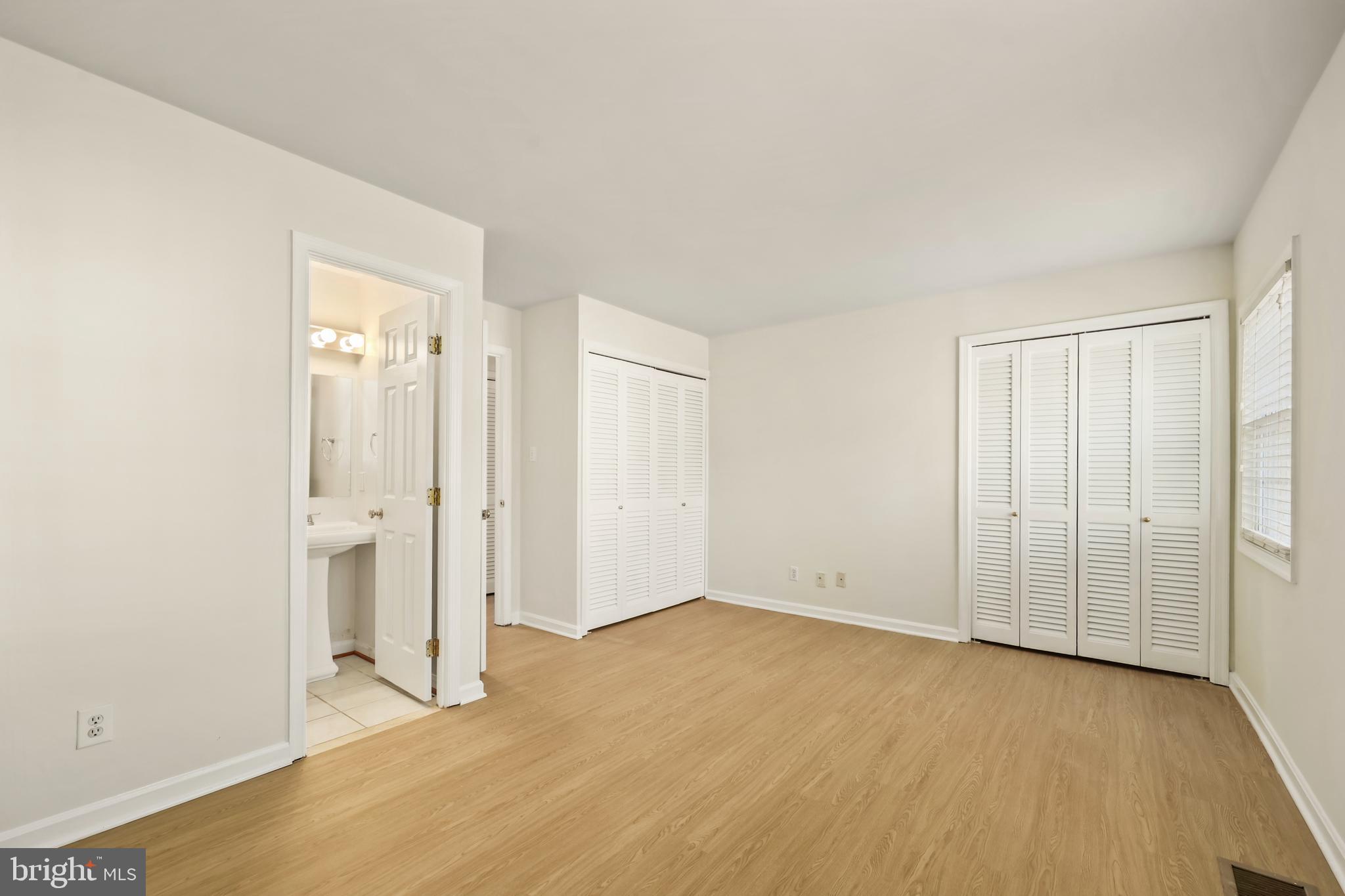 LONDON TOWNE - Residential