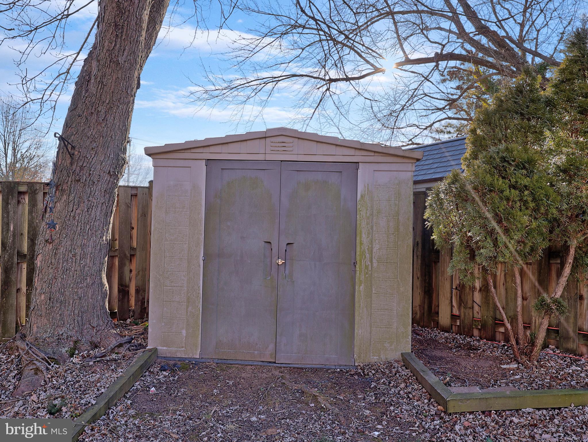 LONDON TOWNE - Residential