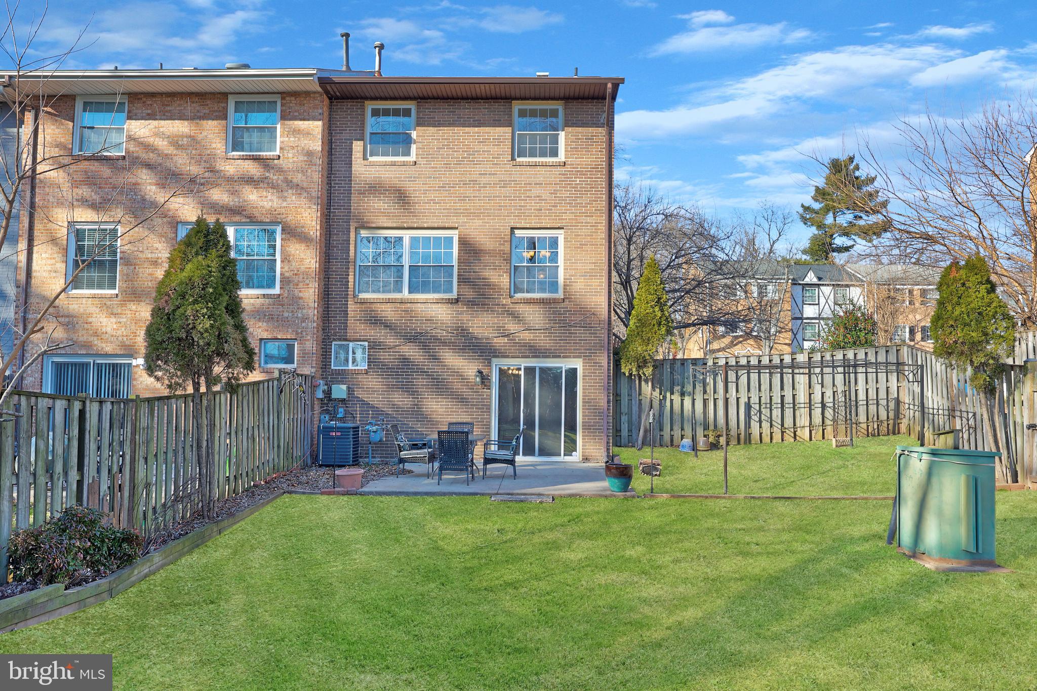 LONDON TOWNE - Residential