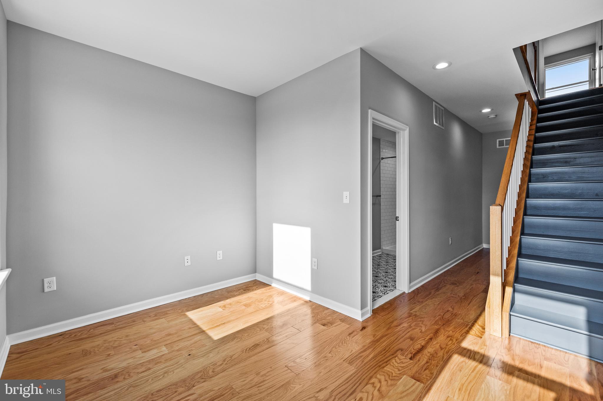 JOHNSTON SQUARE - Residential