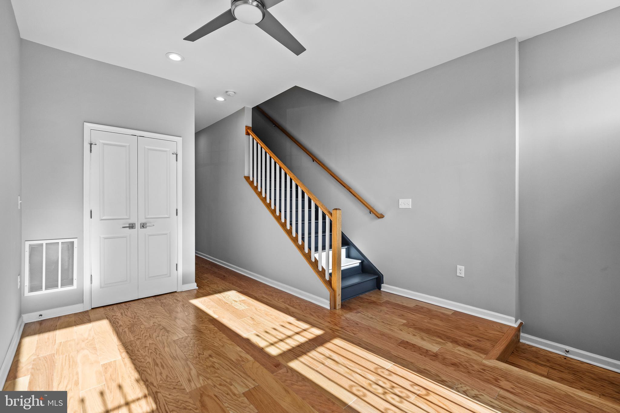 JOHNSTON SQUARE - Residential