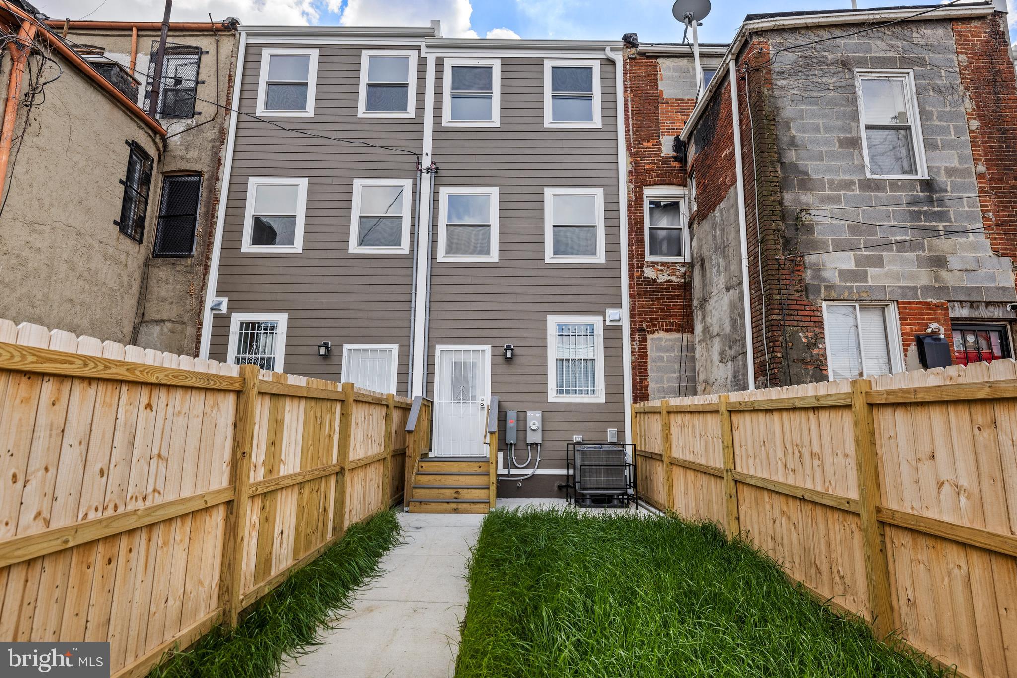 JOHNSTON SQUARE - Residential