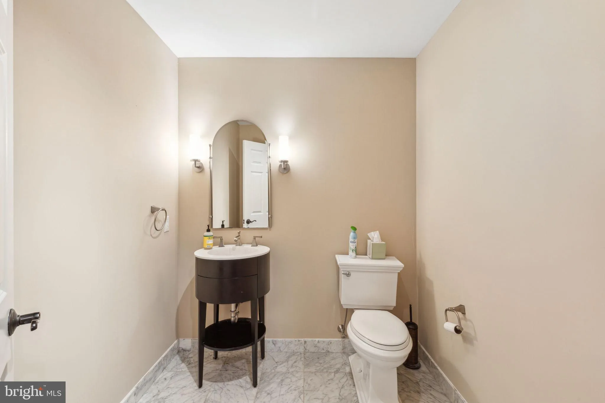 Philadelphia, Pennsylvania 19102, United States, 2 Bedrooms Bedrooms, ,3 BathroomsBathrooms,Residential,Active,140112