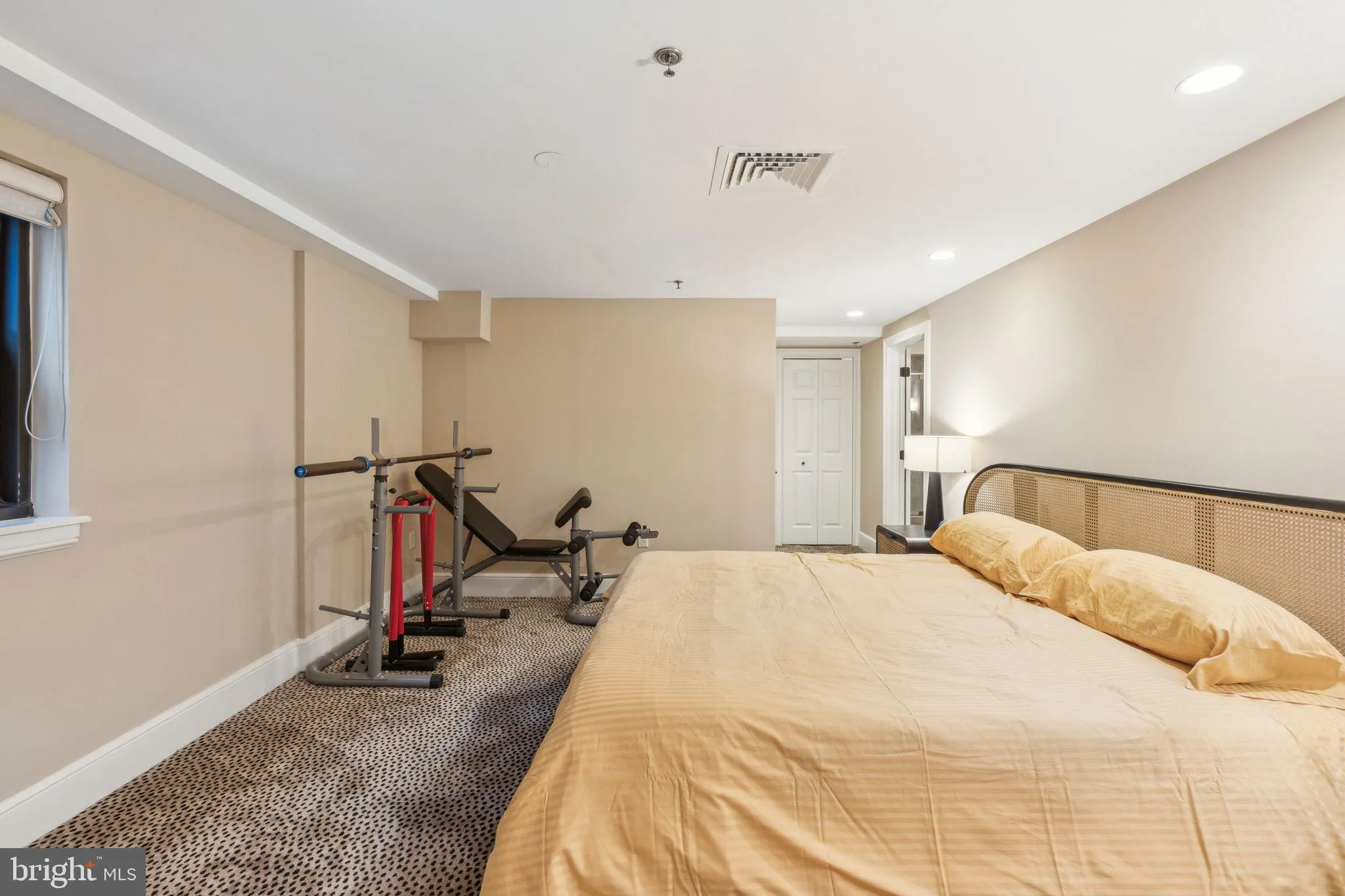 Philadelphia, Pennsylvania 19102, United States, 2 Bedrooms Bedrooms, ,3 BathroomsBathrooms,Residential,Active,140112