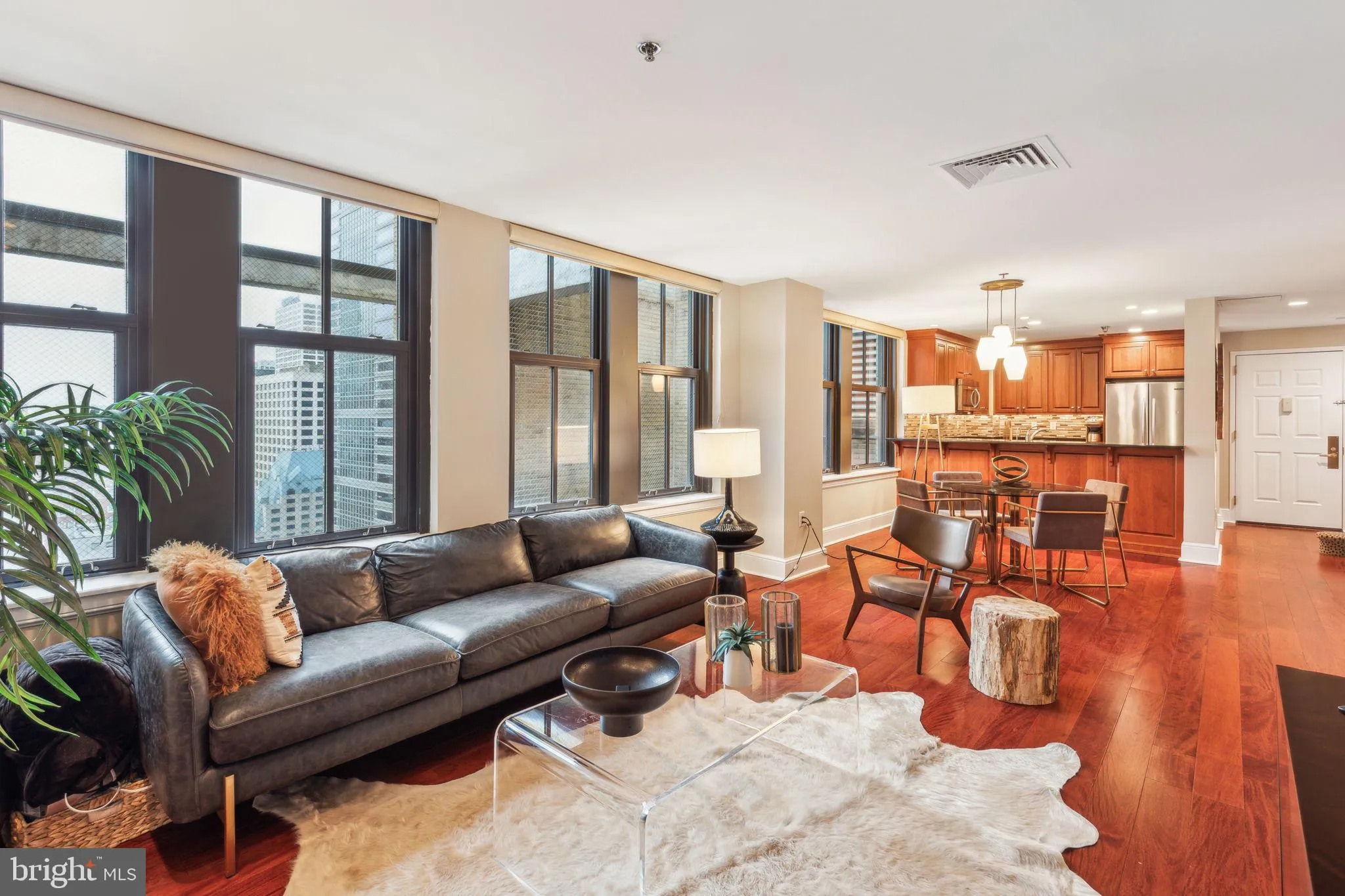 Philadelphia, Pennsylvania 19102, United States, 2 Bedrooms Bedrooms, ,3 BathroomsBathrooms,Residential,Active,140112