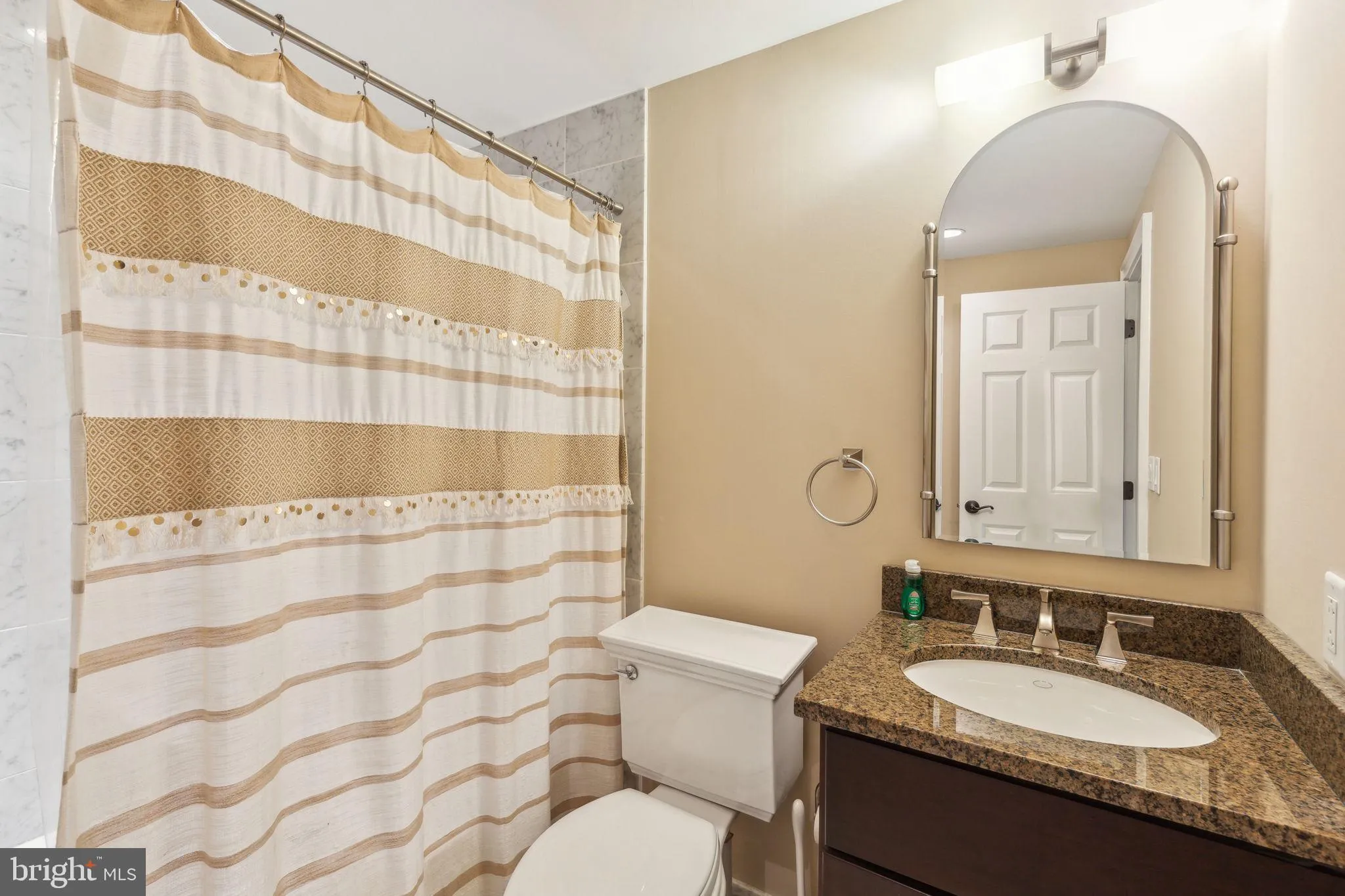 Philadelphia, Pennsylvania 19102, United States, 2 Bedrooms Bedrooms, ,3 BathroomsBathrooms,Residential,Active,140112