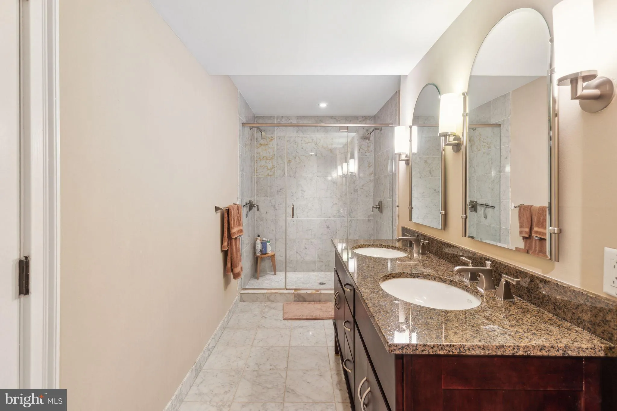 Philadelphia, Pennsylvania 19102, United States, 2 Bedrooms Bedrooms, ,3 BathroomsBathrooms,Residential,Active,140112