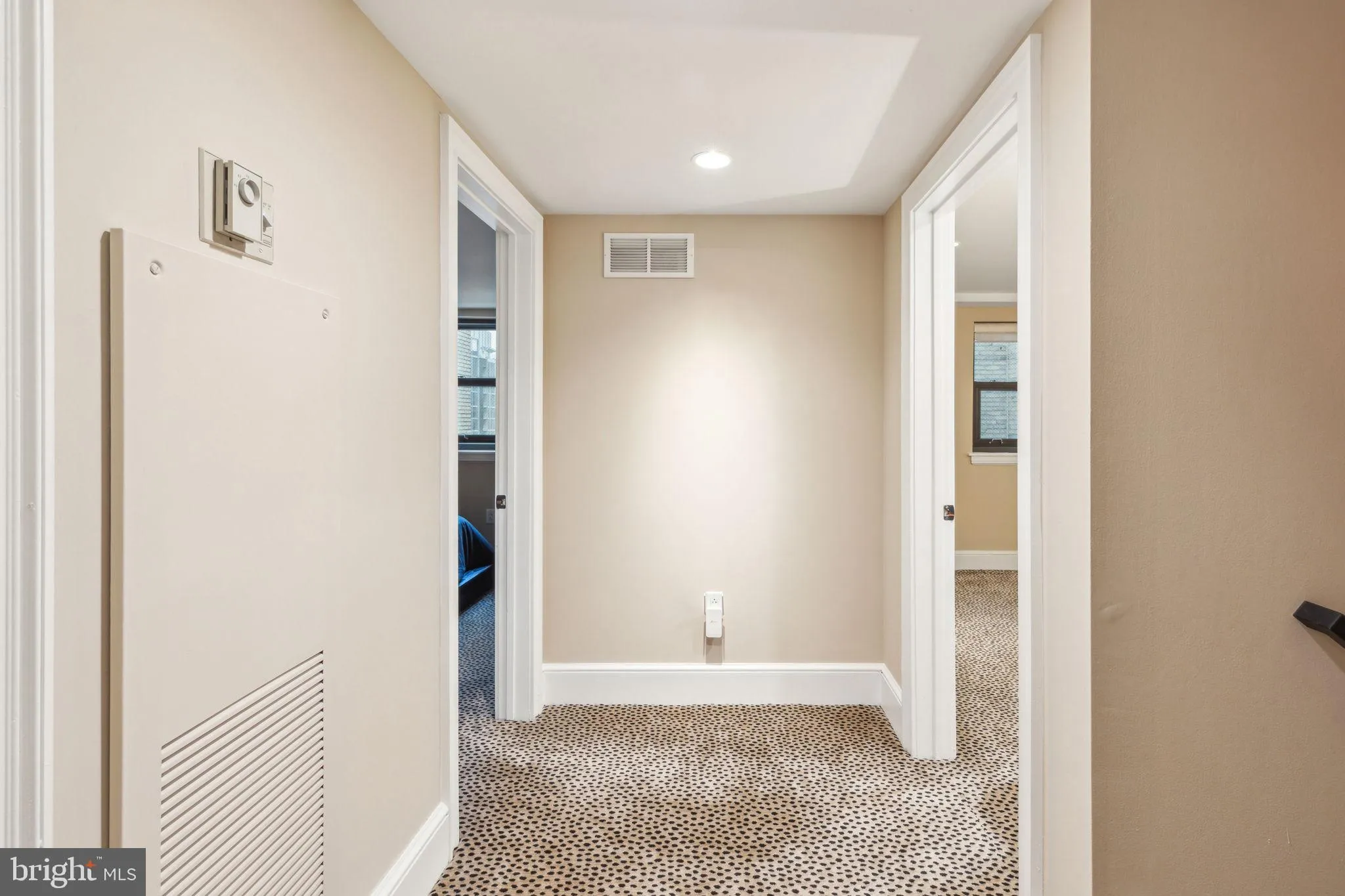 Philadelphia, Pennsylvania 19102, United States, 2 Bedrooms Bedrooms, ,3 BathroomsBathrooms,Residential,Active,140112