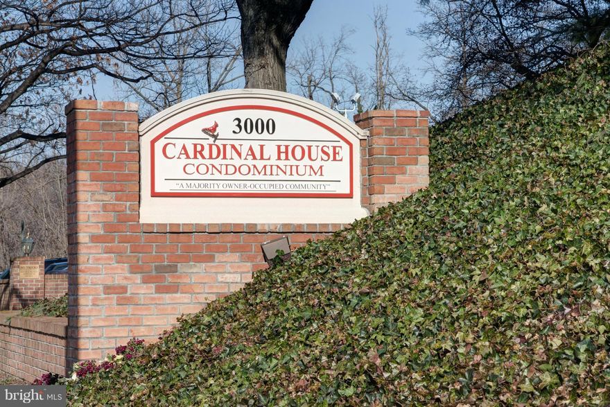 Large 2 BR condo with Updated Kitchen.  Hardwood floors throughout. Updated Windows. Lots of closet space w/extra closets in the foyer. Walk to Clarendon or Courthouse Metro.  Easy access to GW pkwy, 66 and DC. Large community pool and bbq area. Utilities are included