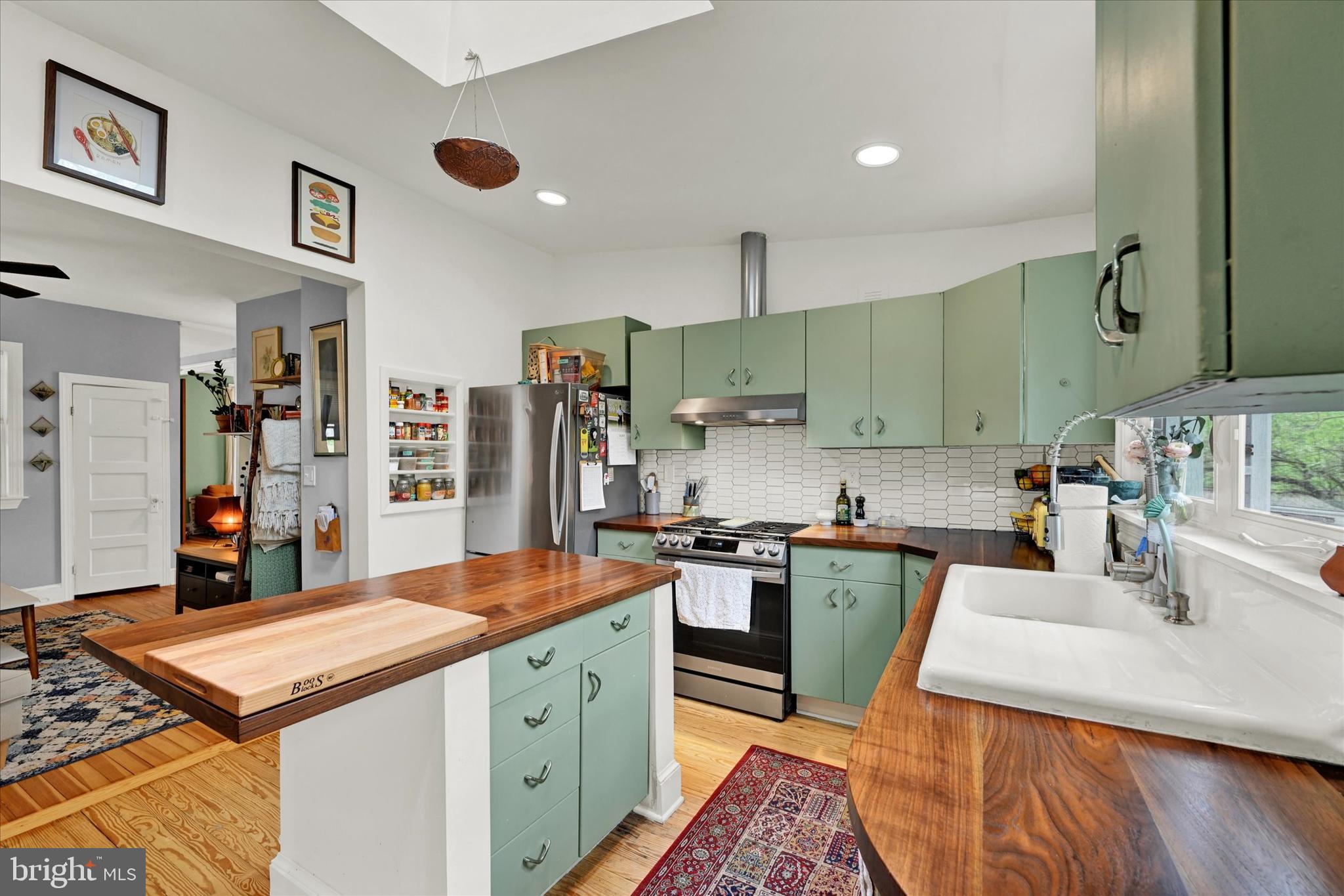 HAMILTON HILLS - Residential