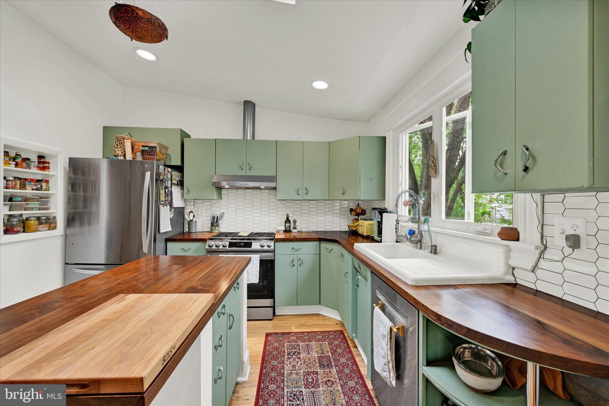 HAMILTON HILLS - Residential