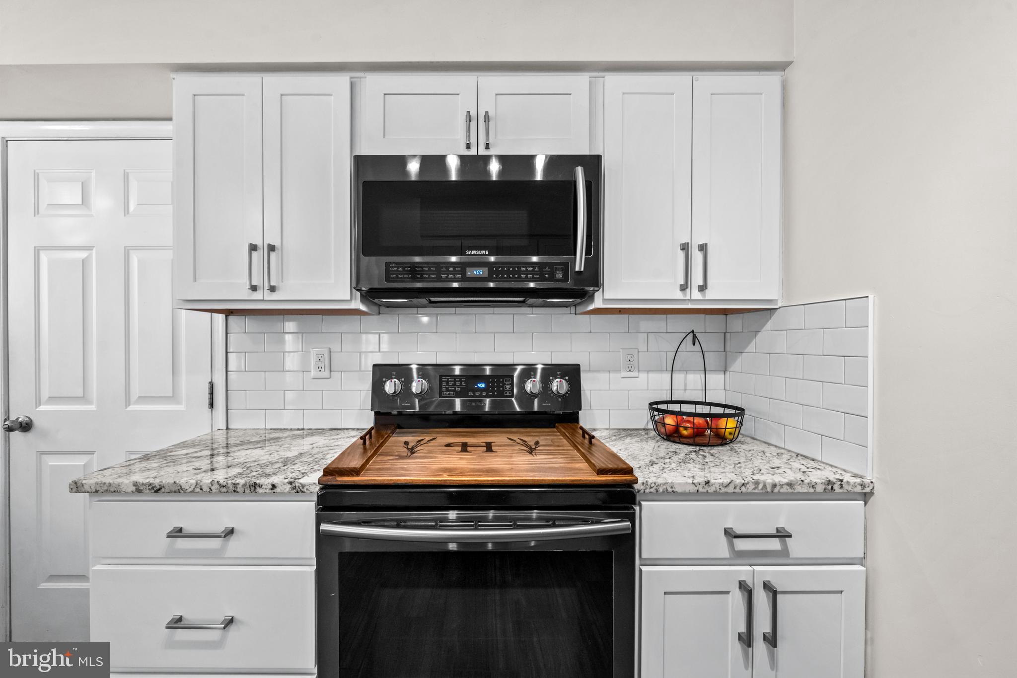 PIEDMONT SQUARE - Residential