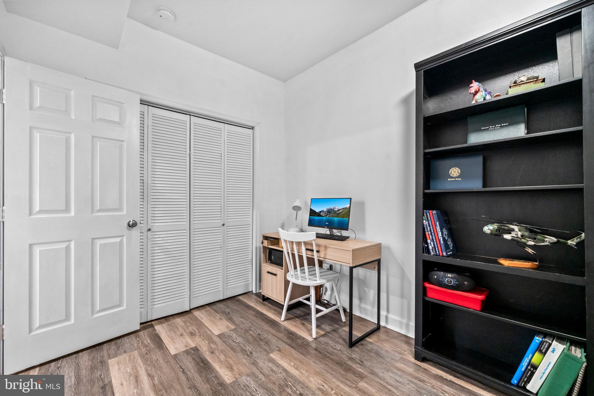 PIEDMONT SQUARE - Residential