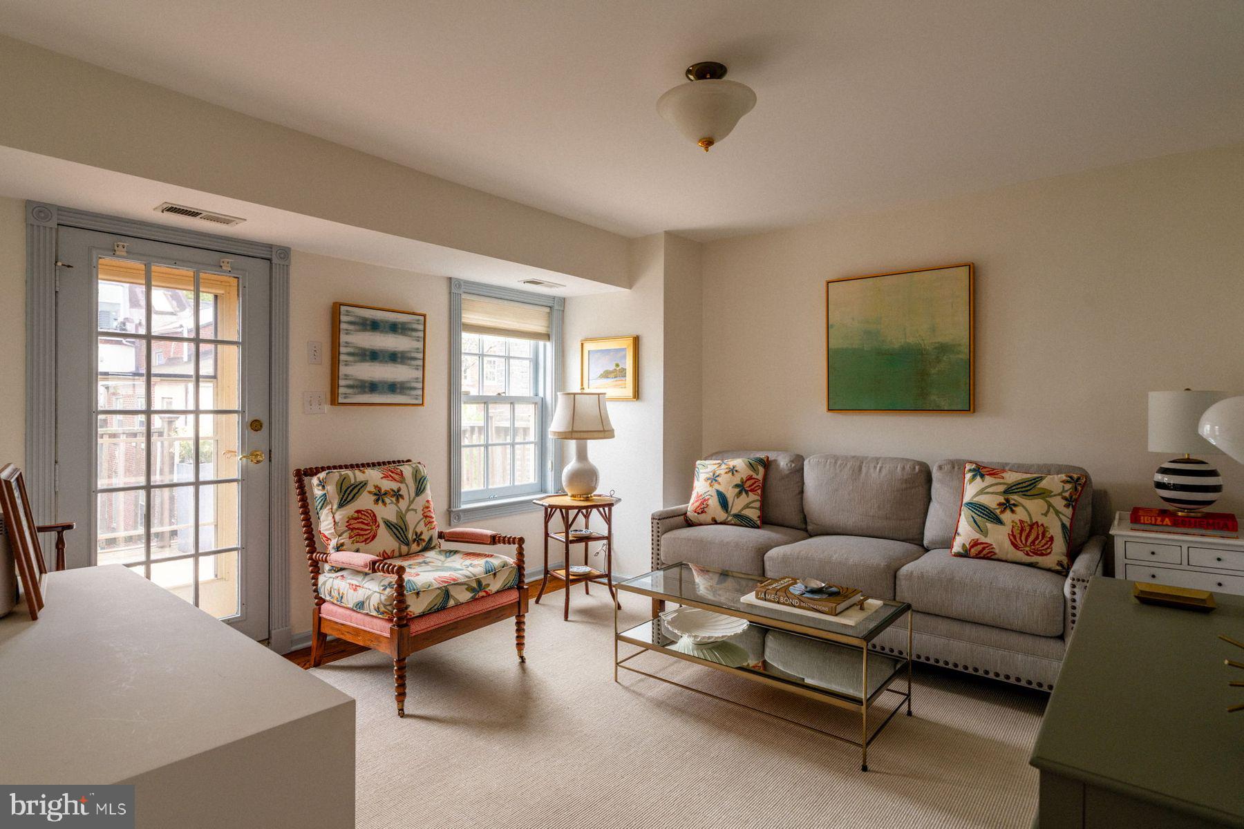 SOCIETY HILL - Residential